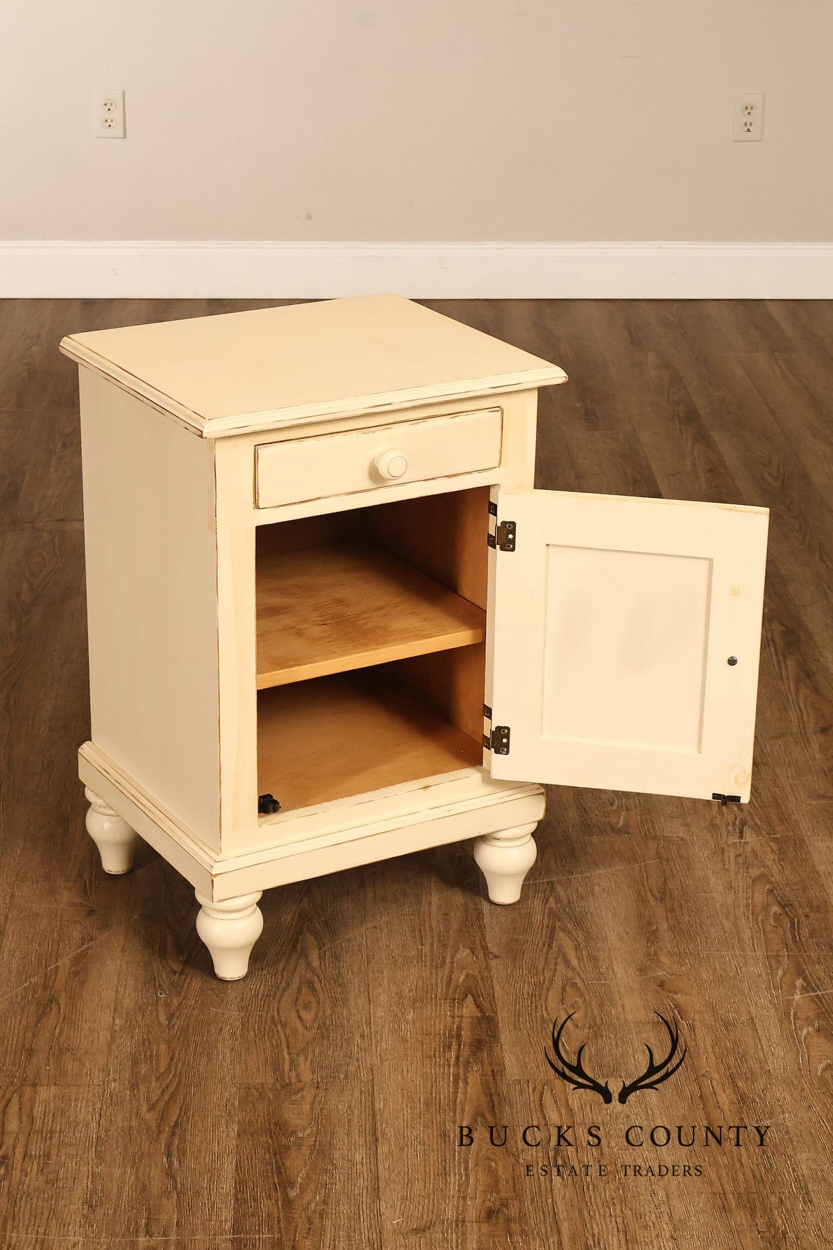 Coastal Style Pair of Painted Bedside Cabinets