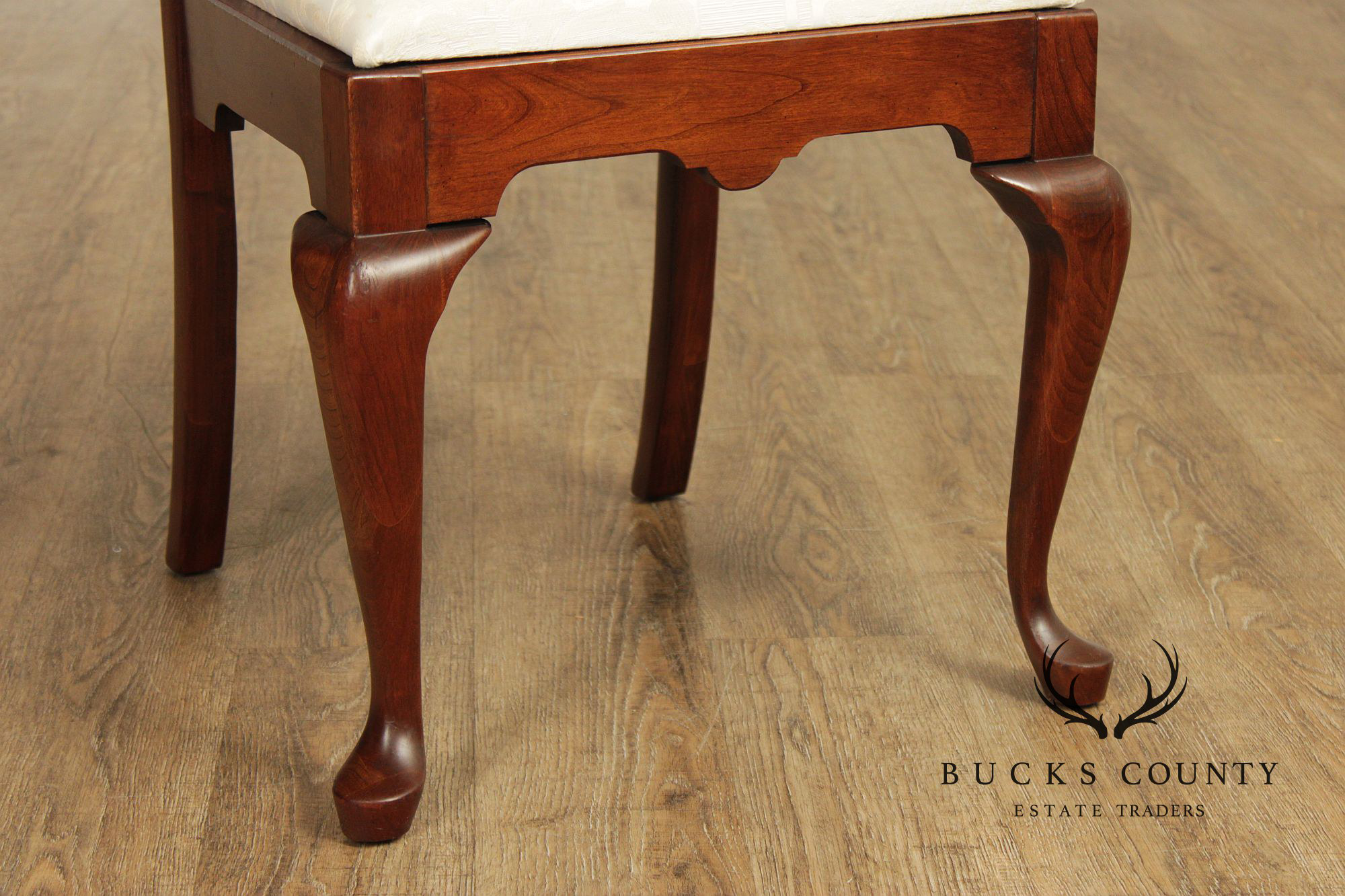 Pennsylvania House Queen Anne Style Set of Eight Cherry Dining Chairs