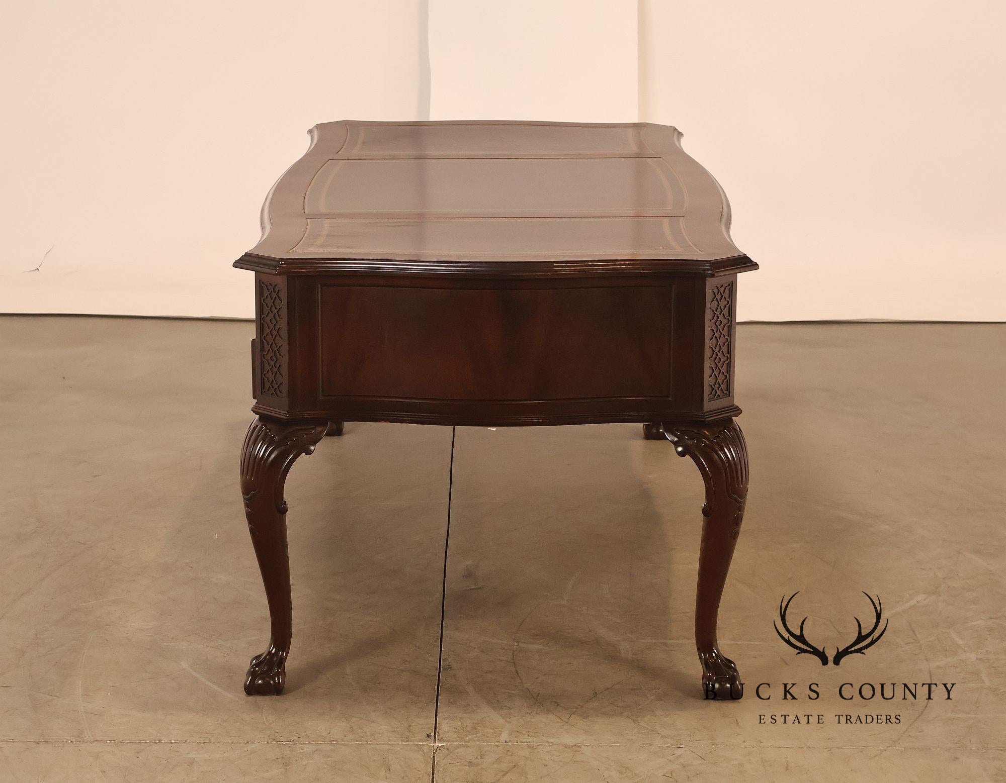 Sligh Georgian Style Vintage Mahogany Leather Top Executive Desk