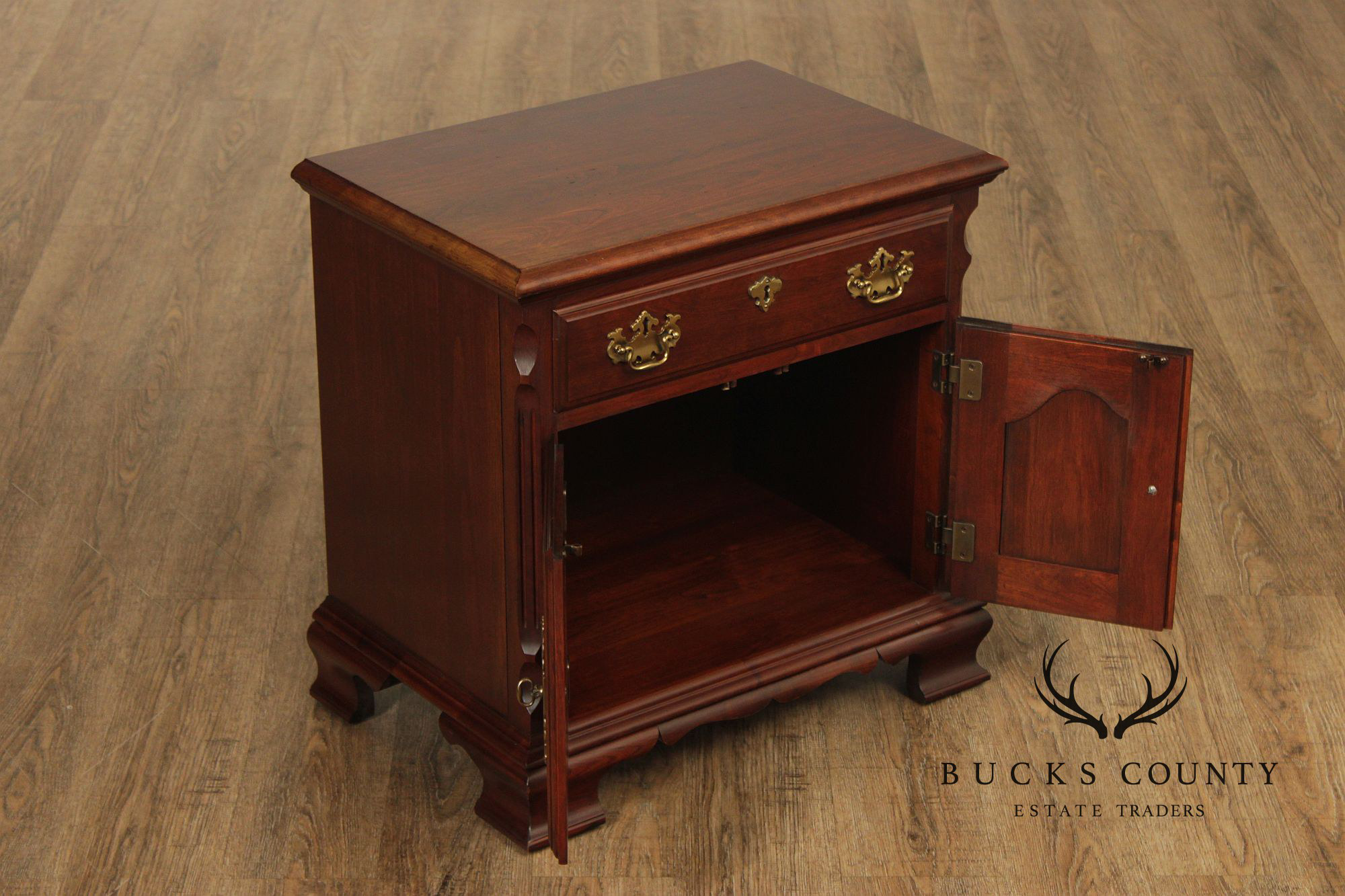 Pennsylvania House Traditional Pair Of Cherry Nightstands