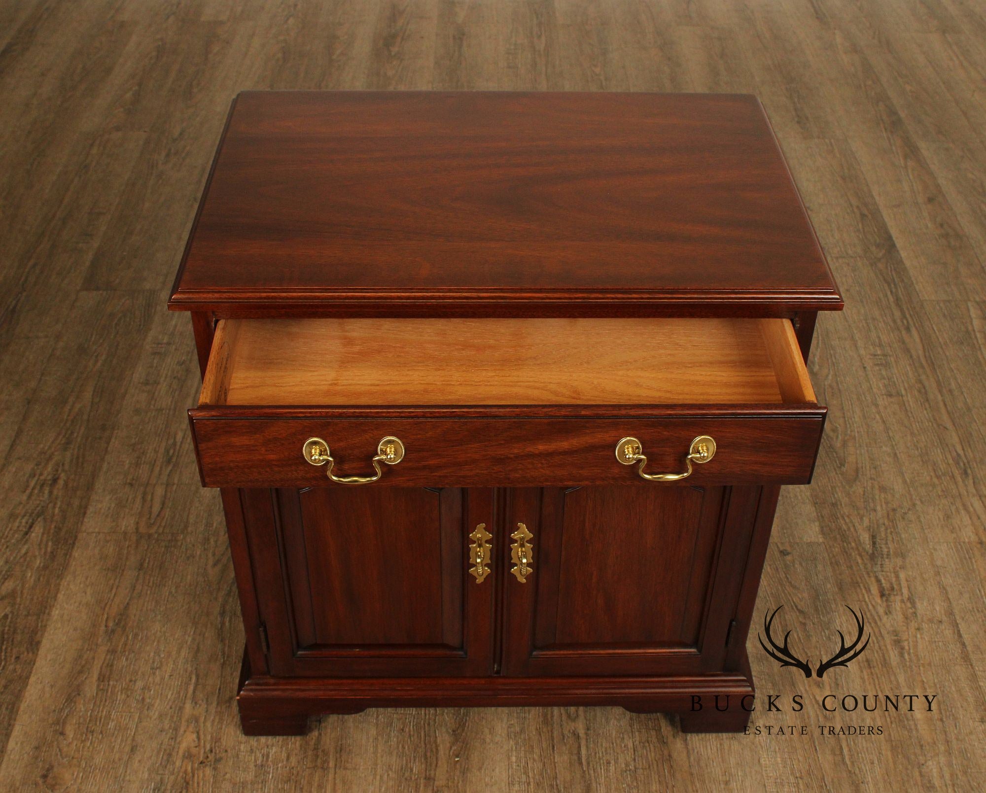 Henkel Harris Georgian Style Pair of Mahogany Nightstands