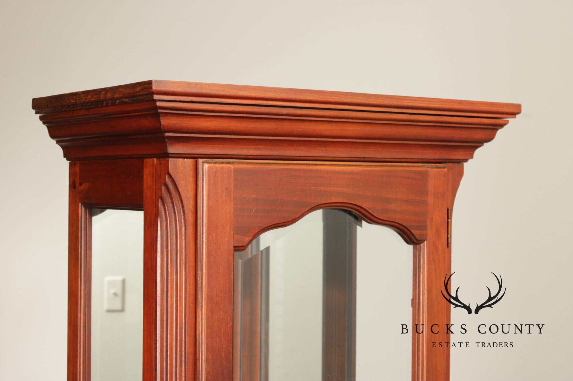 Pulaski Furniture Cherry Curio Cabinet