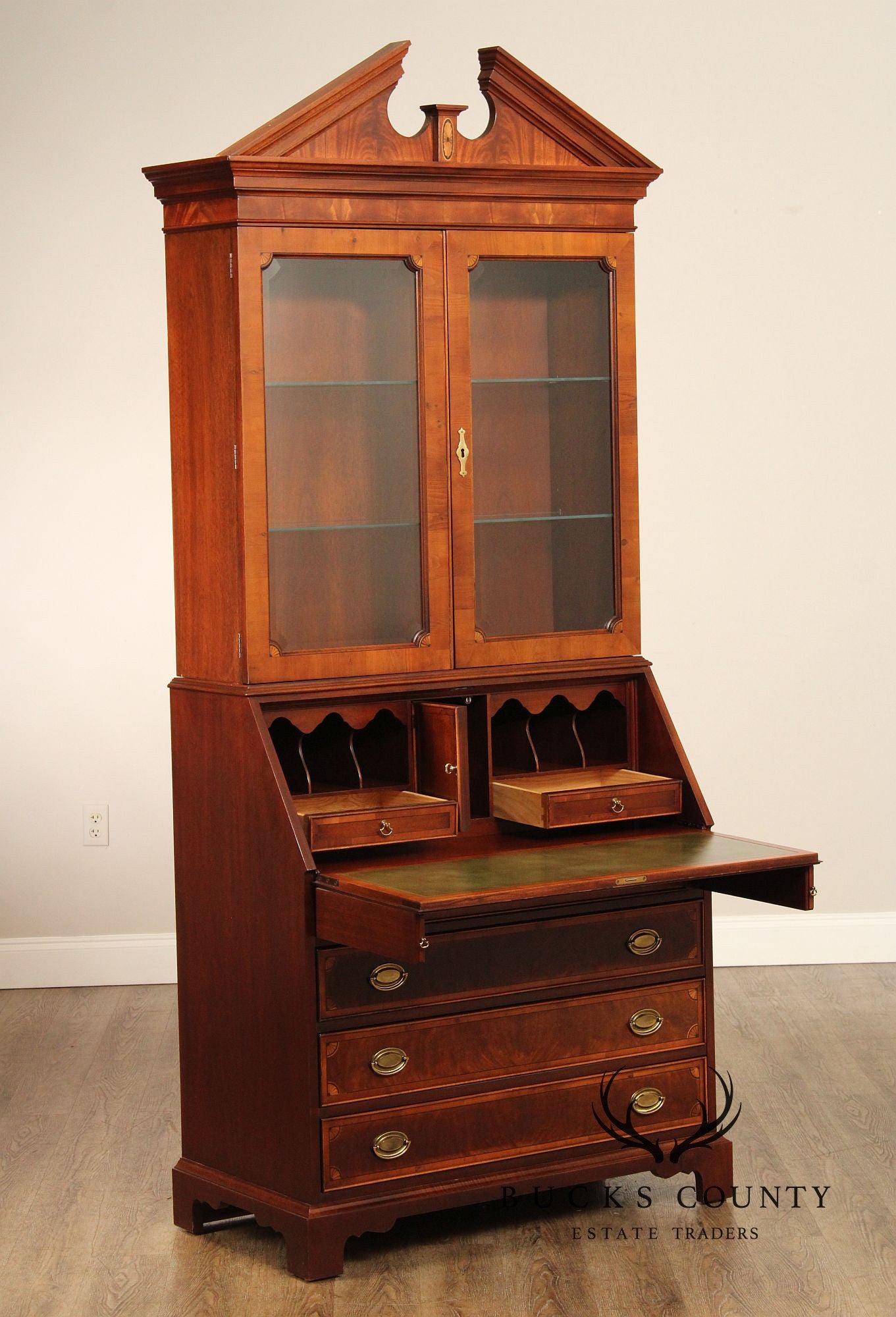 Hekman Hepplewhite Style Mahogany Secretary Bookcase