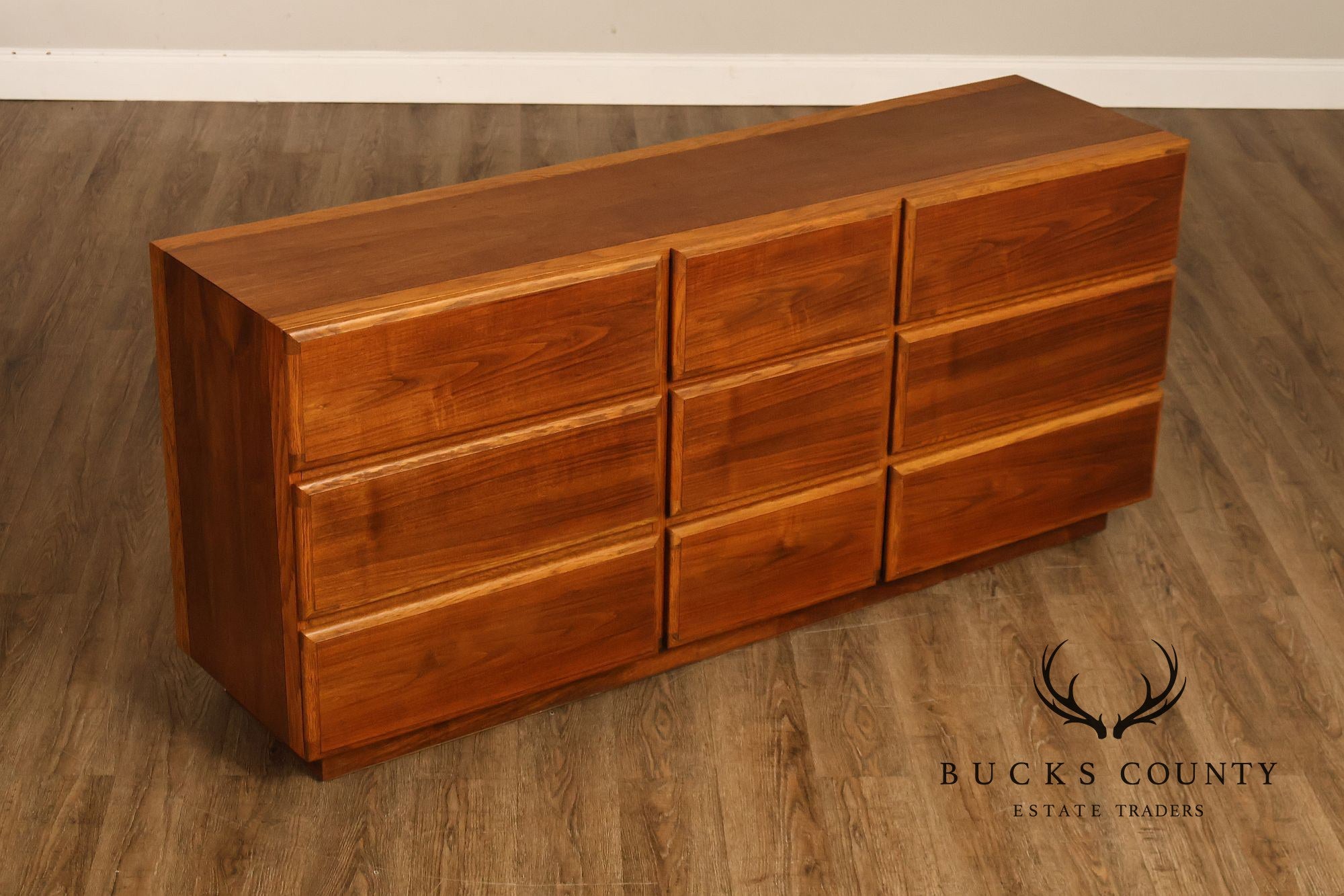 Lane Mid Century Modern Walnut 9 Drawer Dresser