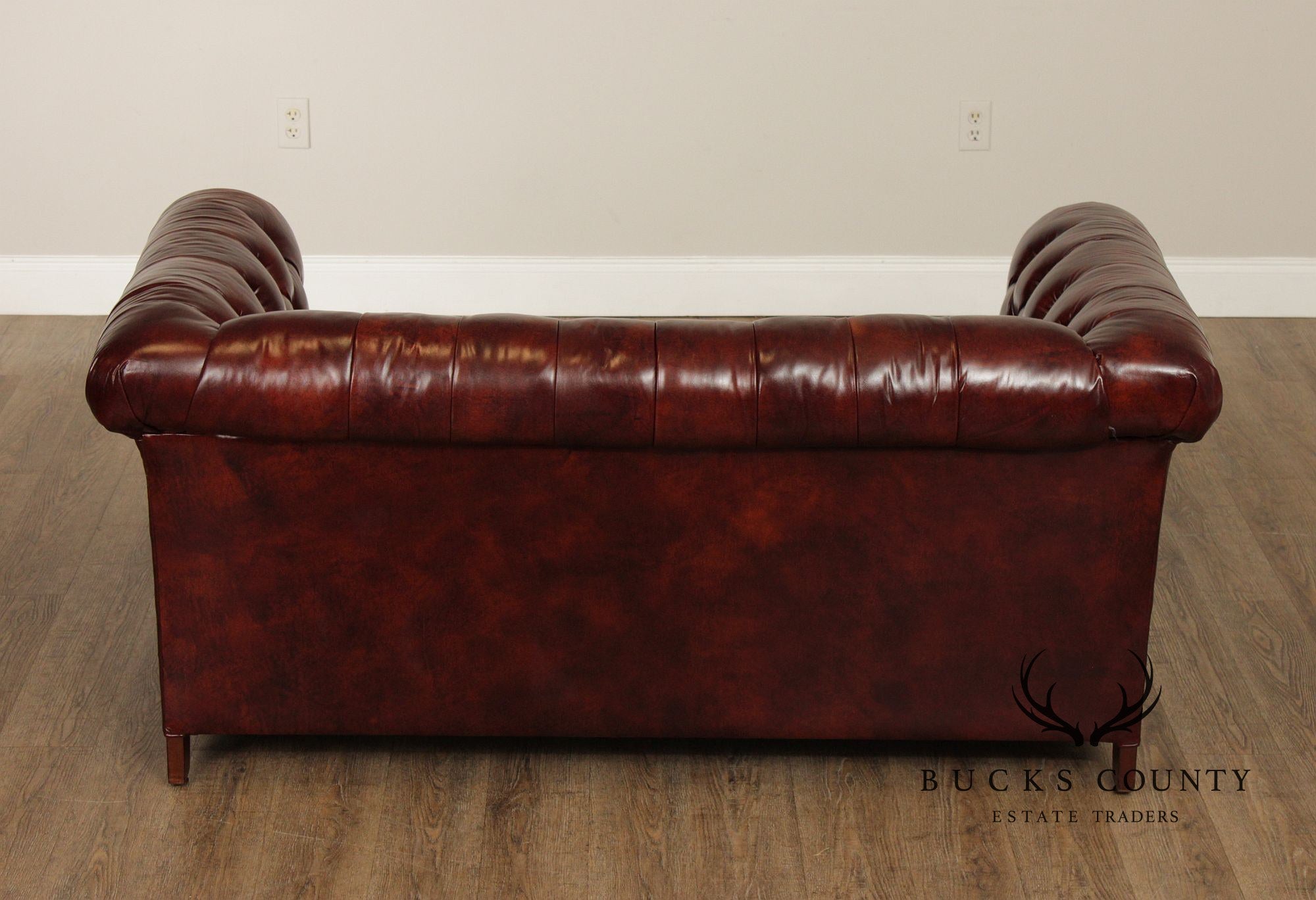 English Traditional Style Vintage Leather Chesterfield Sofa