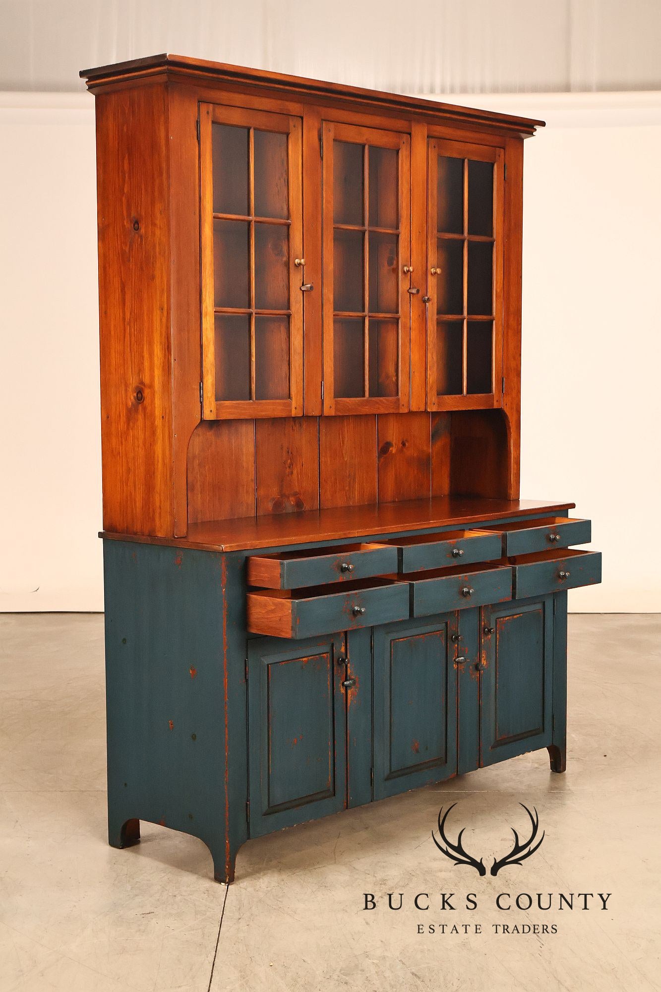 Vintage Farmhouse Style Distress Painted Pine Sideboard with Hutch Top
