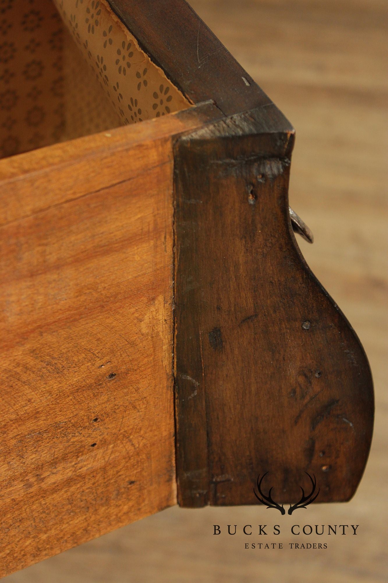 Italian Provincial Vintage Pair of Carved Bombe Commodes