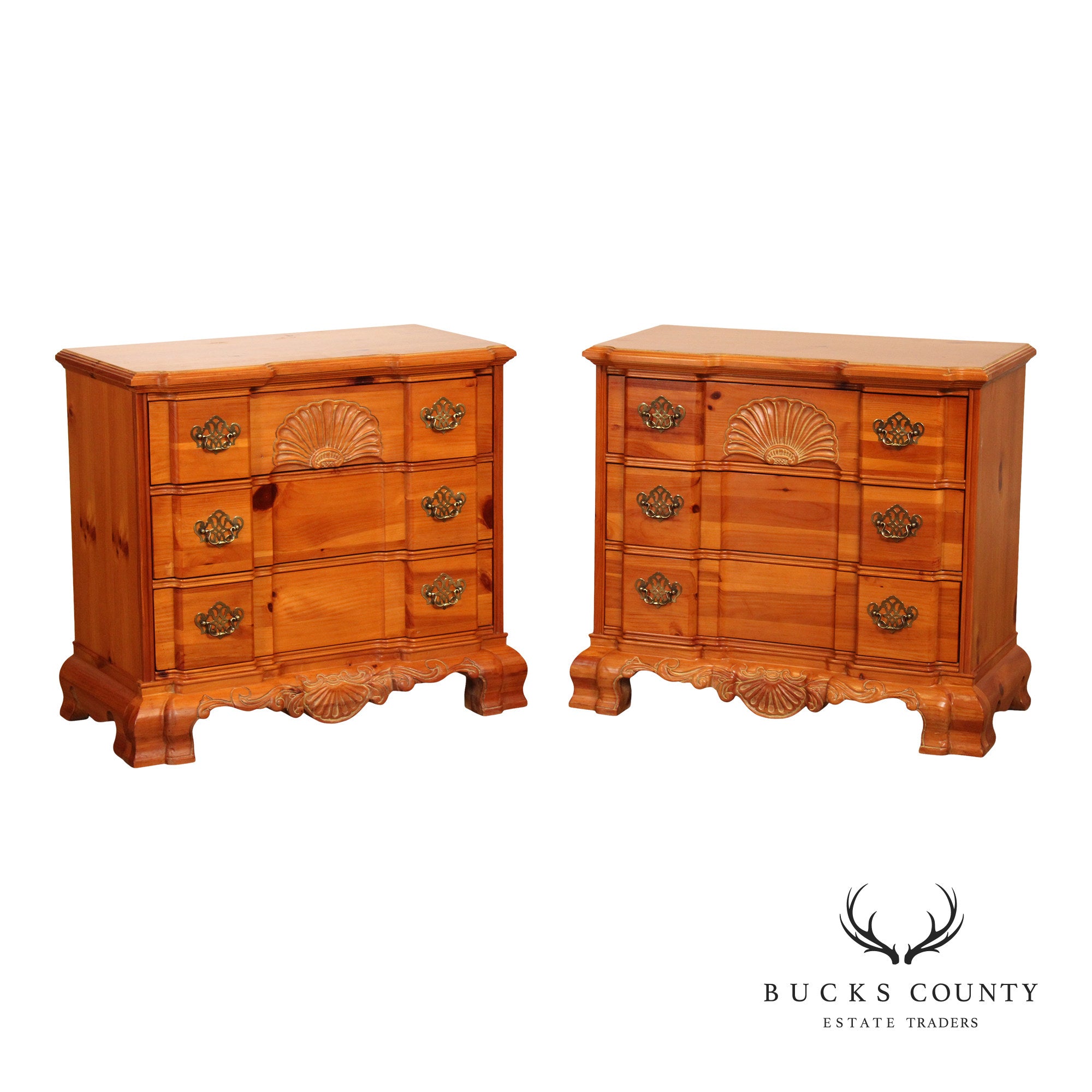 Pulaski Furniture Pair of Pine Goddard Chests