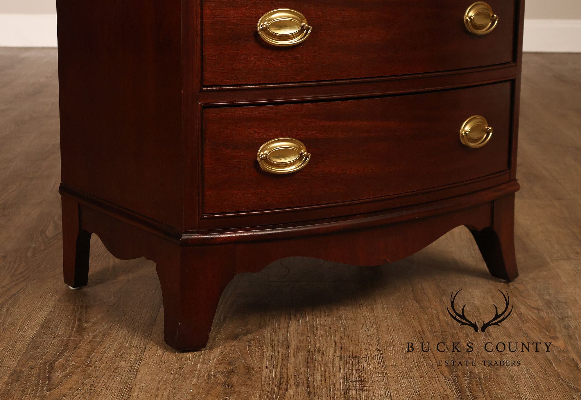 Thomasville Hepplewhite Style Pair Of Mahogany Bow Front Chest Nightstands