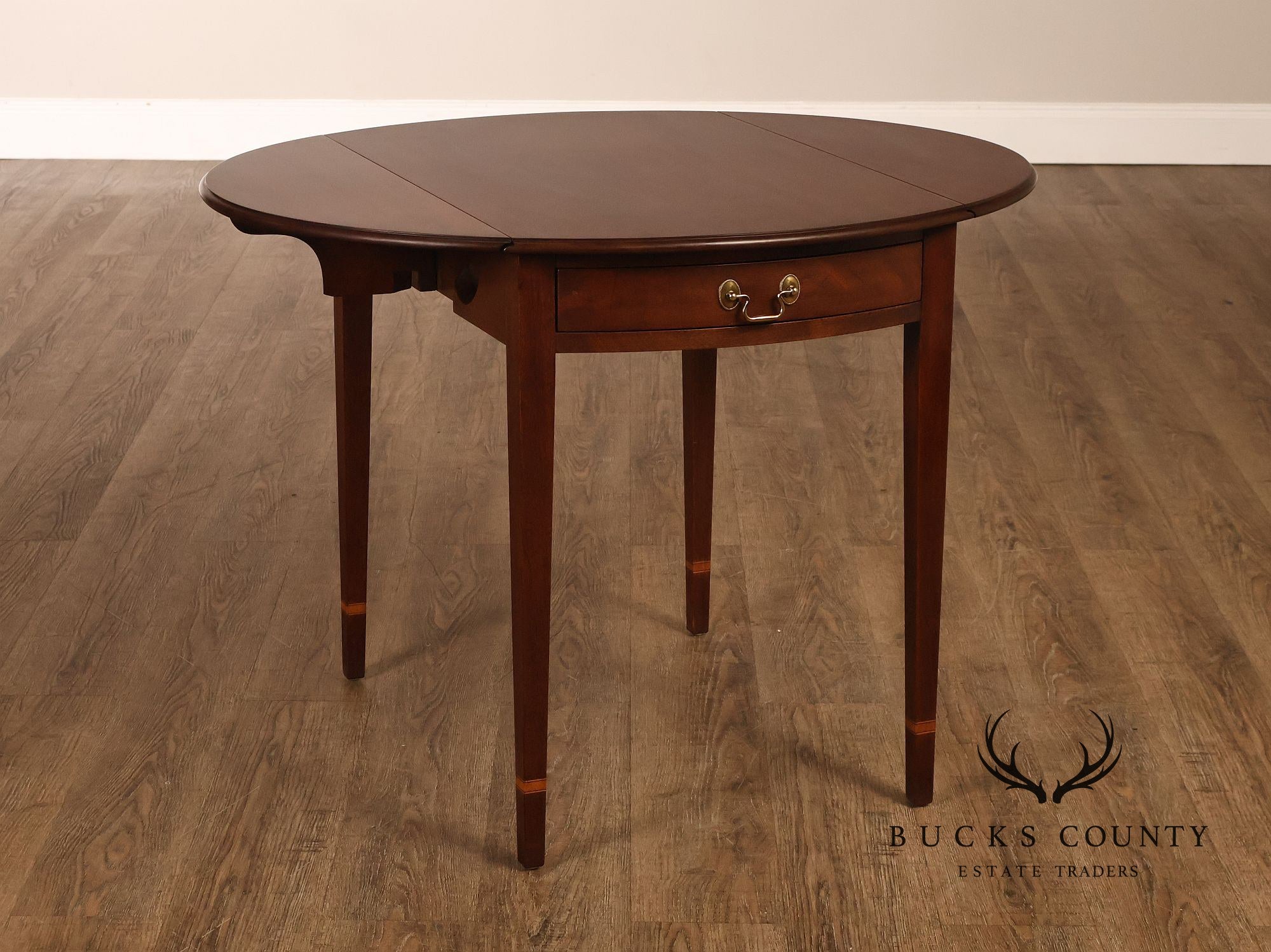 Henkel-Harris Hepplewhite Style Pair Of Mahogany Pembroke Drop Leaf Side Tables