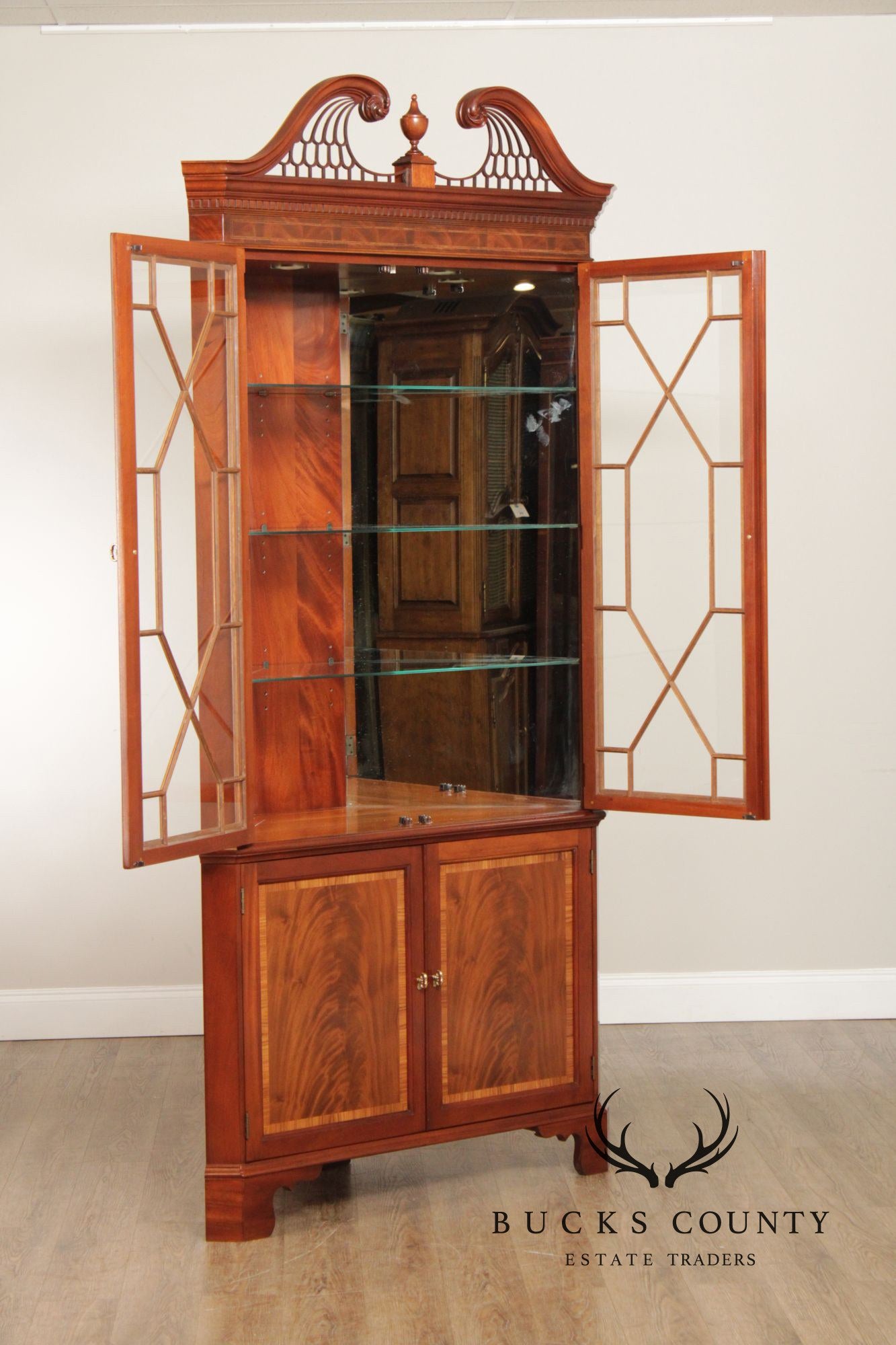 Stickley Georgian Style Pair of Mahogany Corner Cabinets