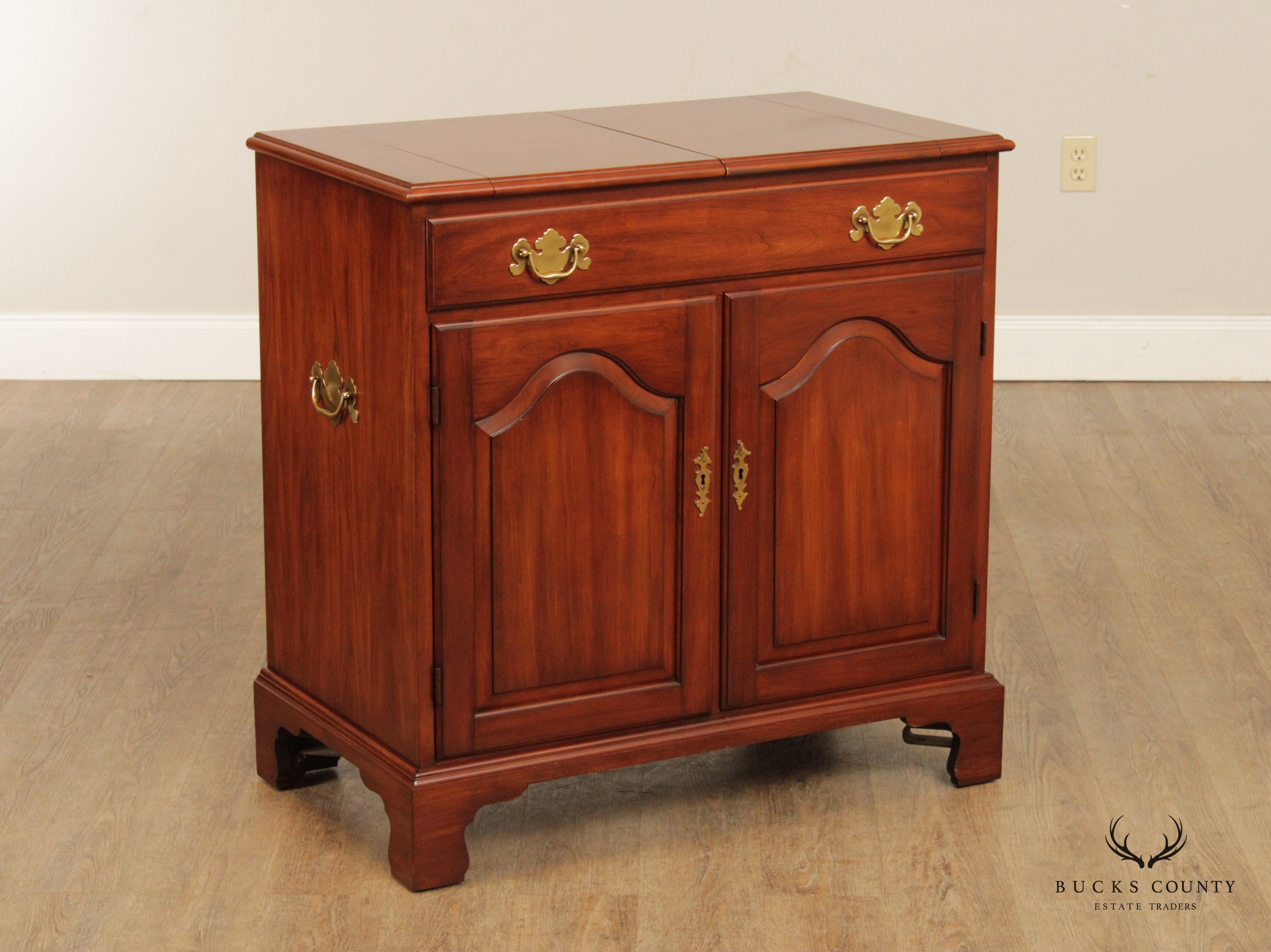 Henkel Harris Colonial Style Cherry Flip Top Server