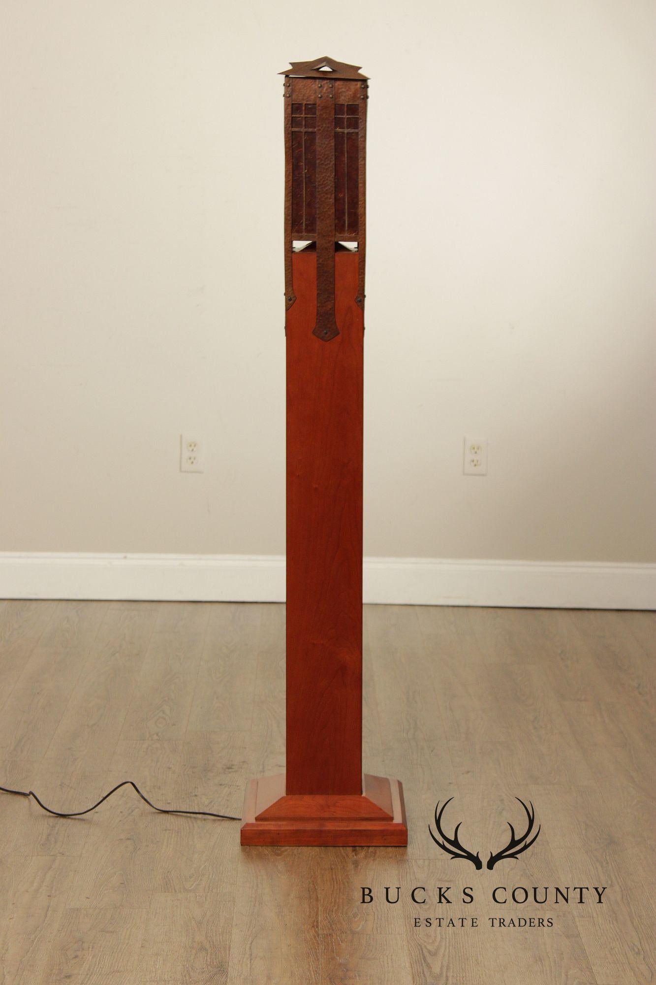 Stickley Mission Collection Cherry Gus Newel Post Lamp
