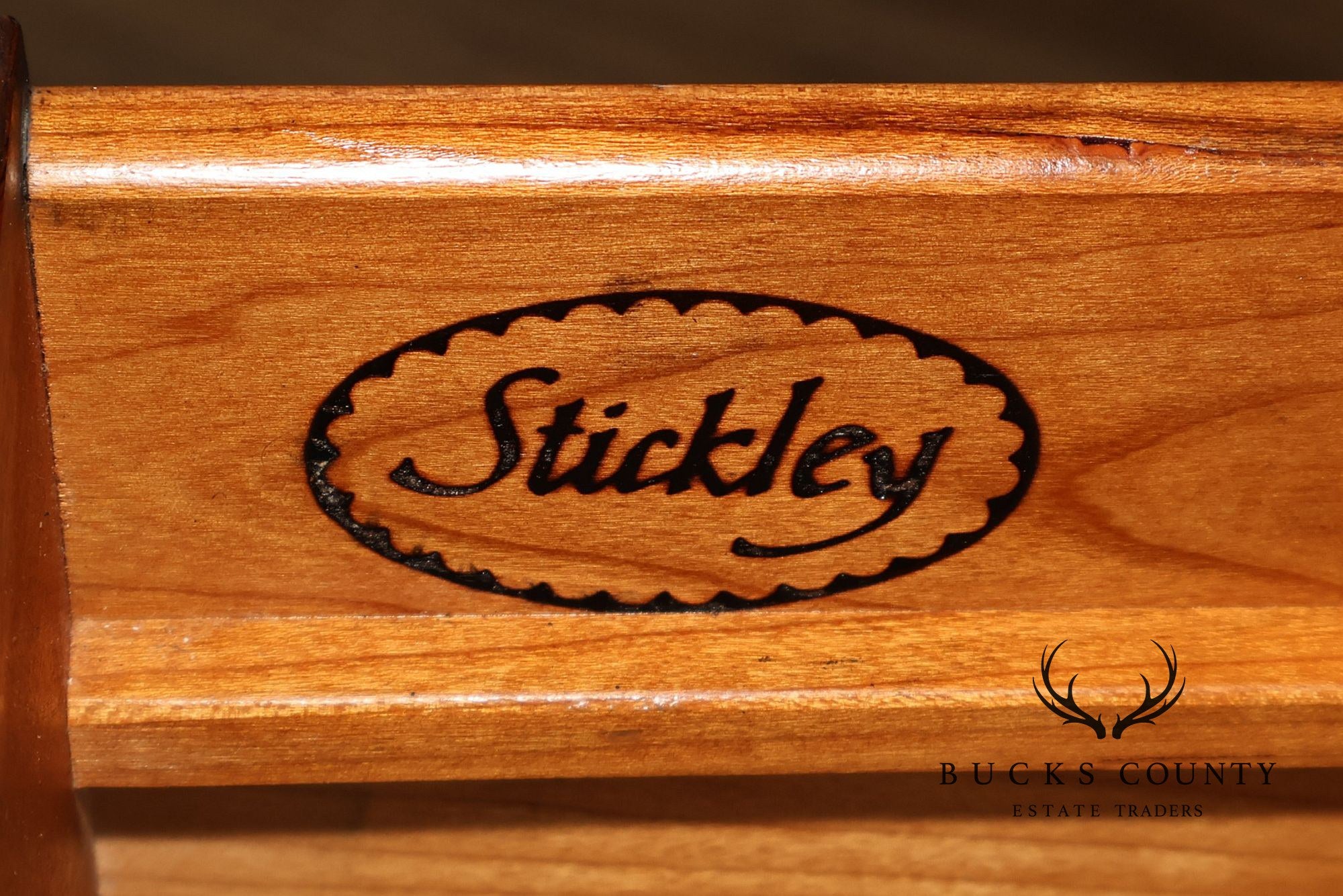 Stickley Queen Anne Style Mahogany Vanity Dressing Table