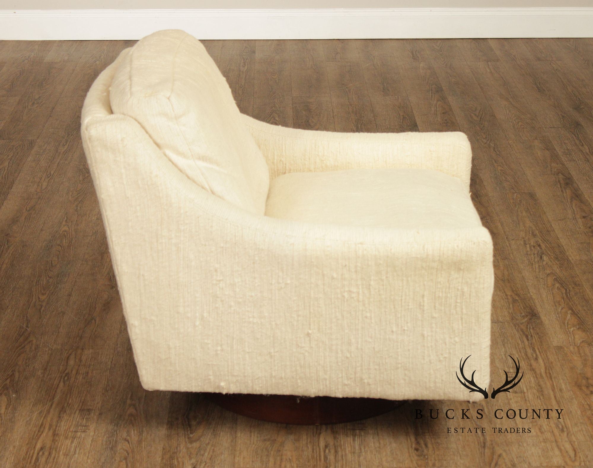 Selig Mid Century Modern Swivel Lounge Chair