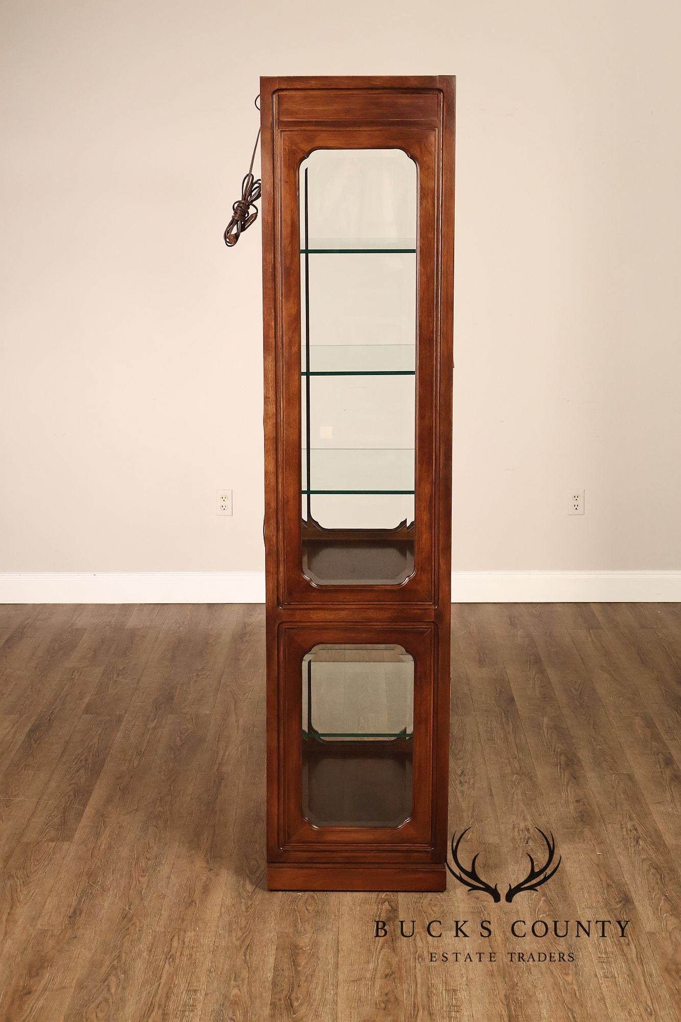 Thomasville Traditional Style Pair Lighted Curio Display Cabinets