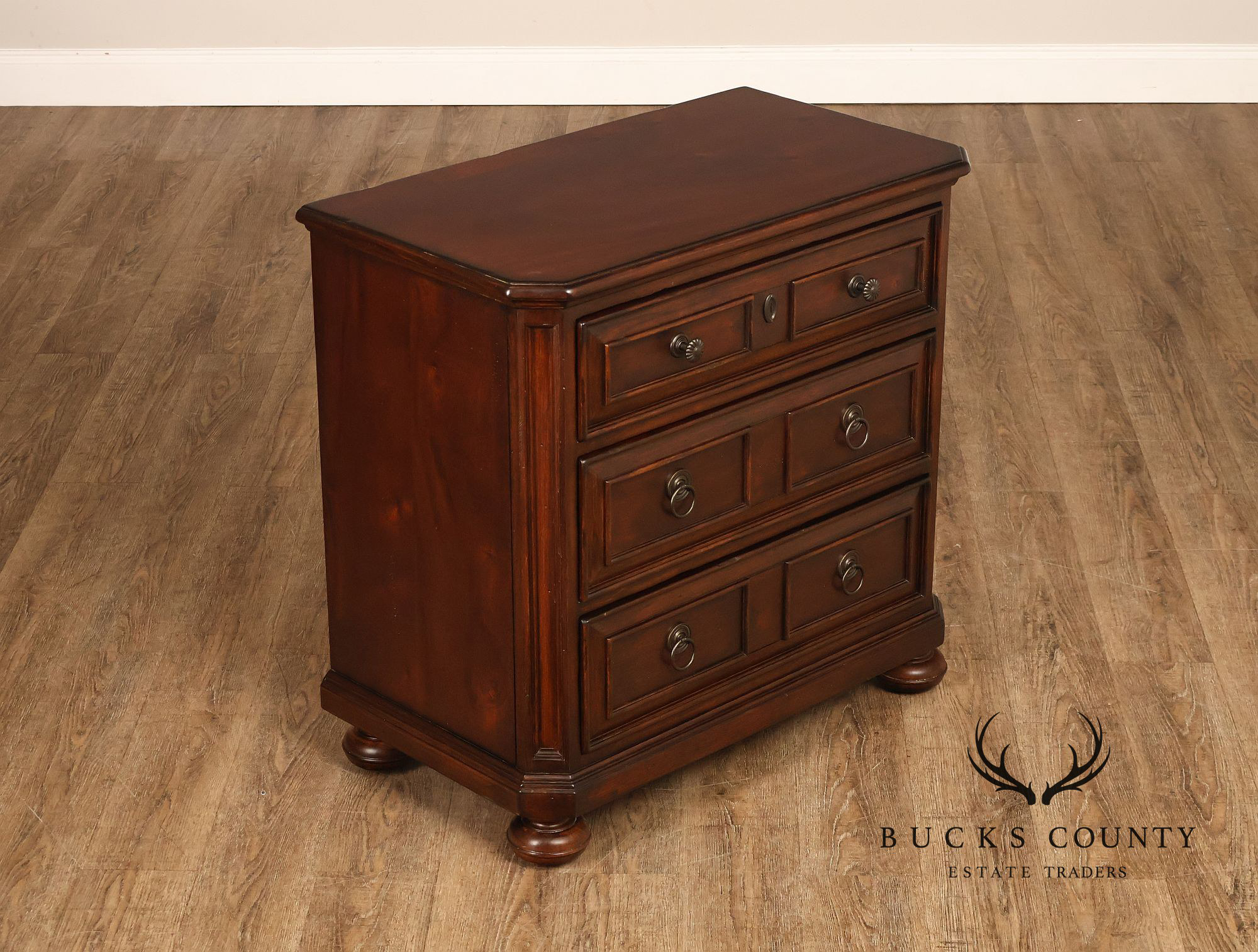 Grafton Street Mahogany Pair of Bedside Chests Nightstands