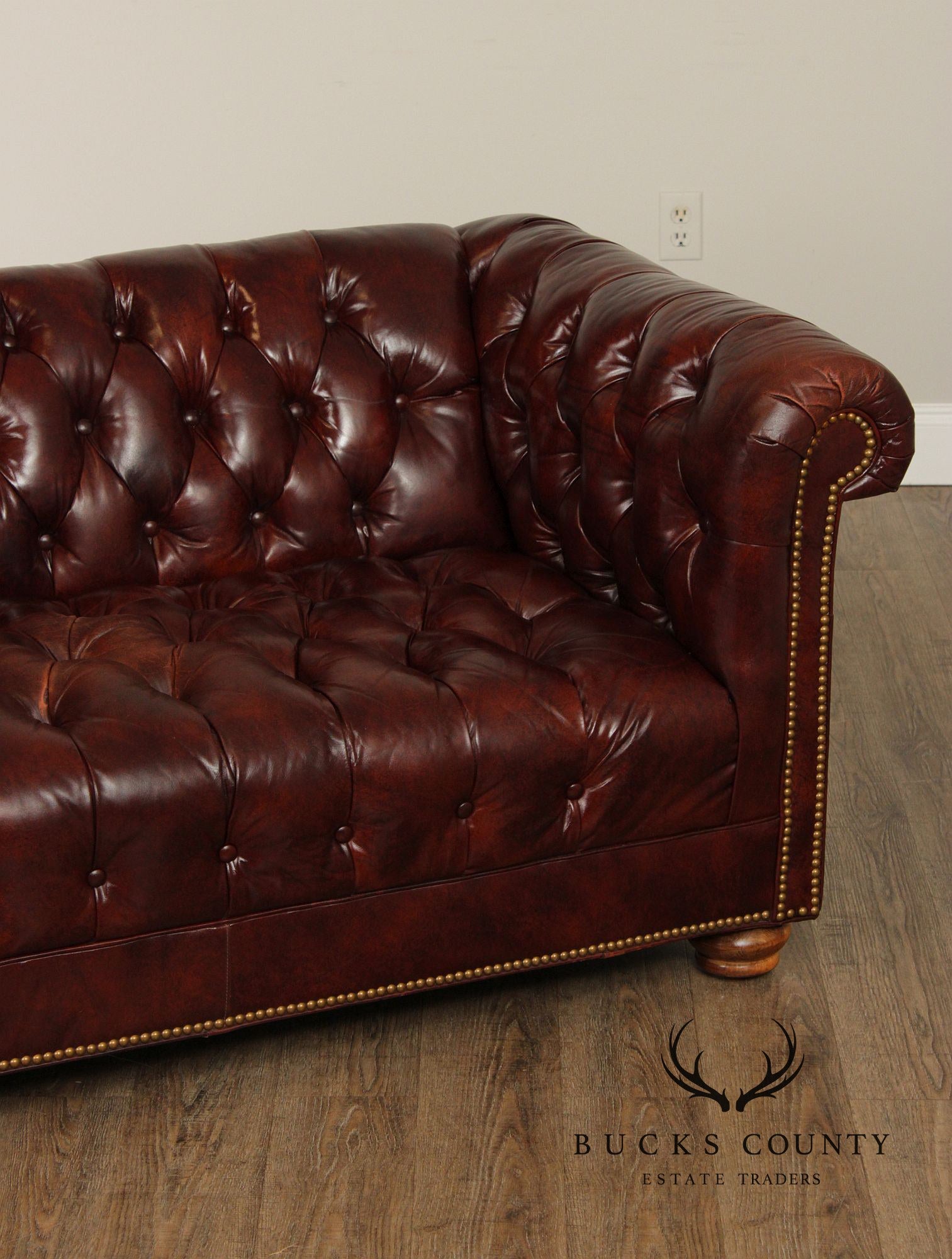 English Traditional Style Vintage Leather Chesterfield Sofa