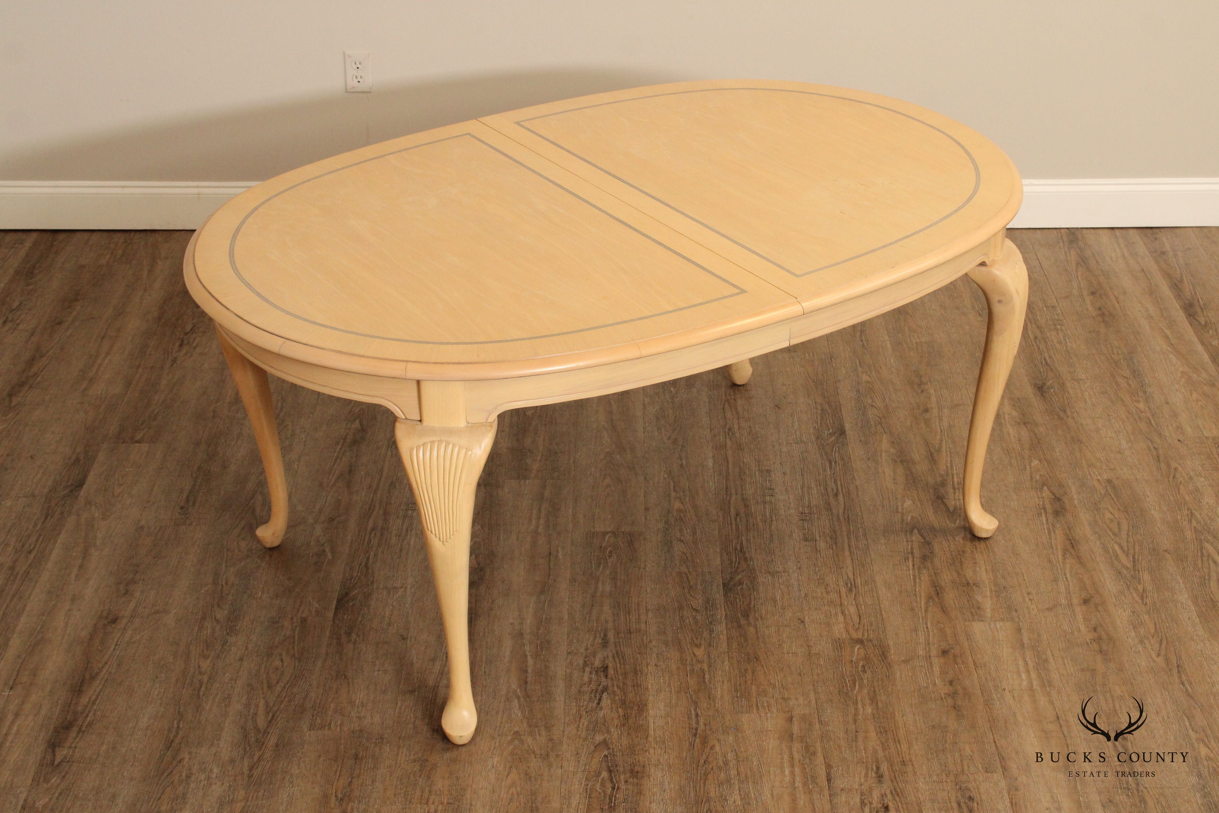 Bernhardt Queen Anne Style Expandable Oval Dining table