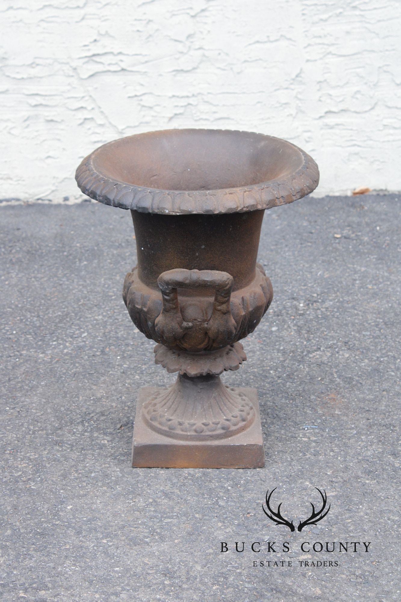 Classical Style Vintage Cast Iron Outdoor Garden Urn Planter