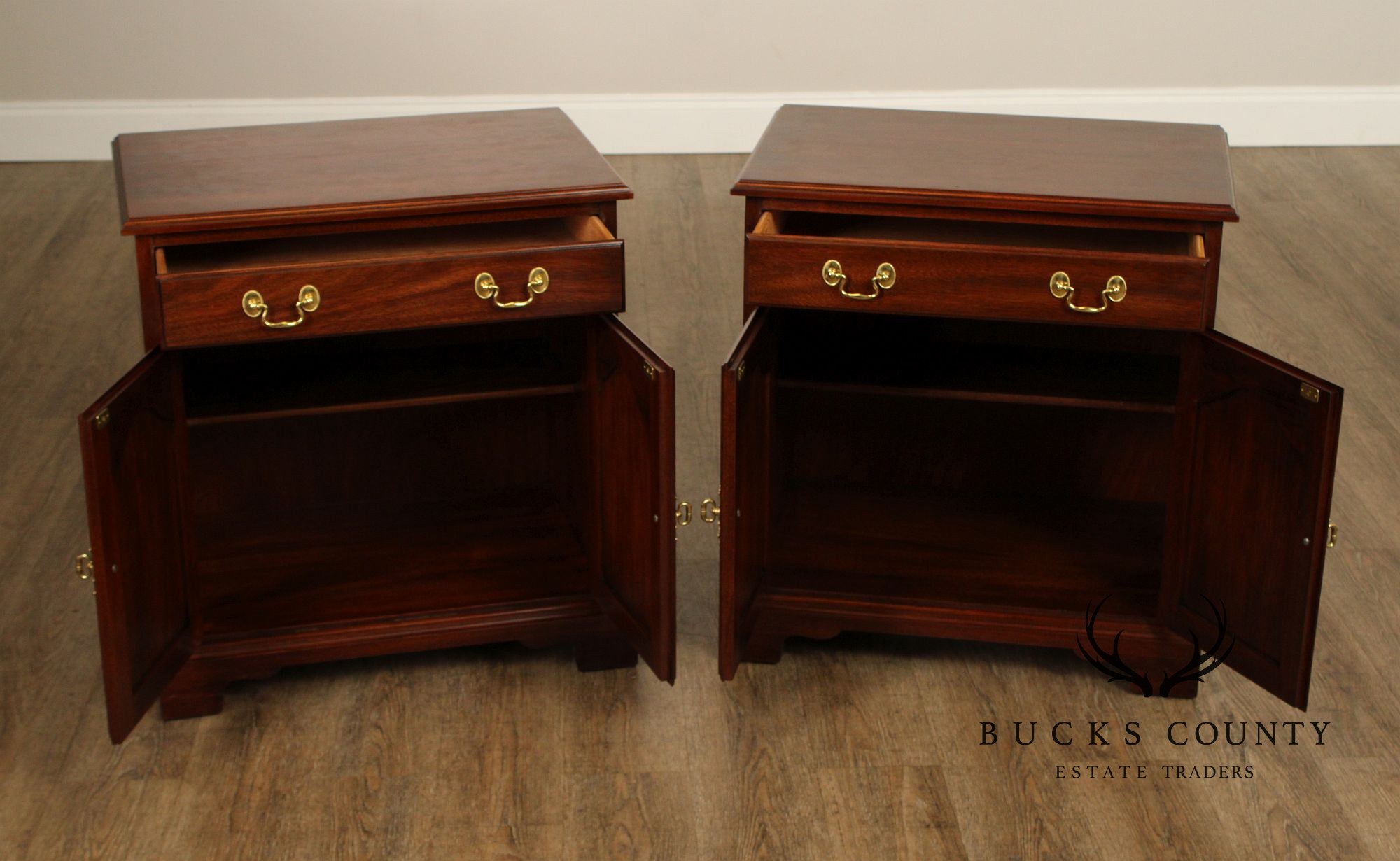 Henkel Harris Georgian Style Pair of Mahogany Nightstands