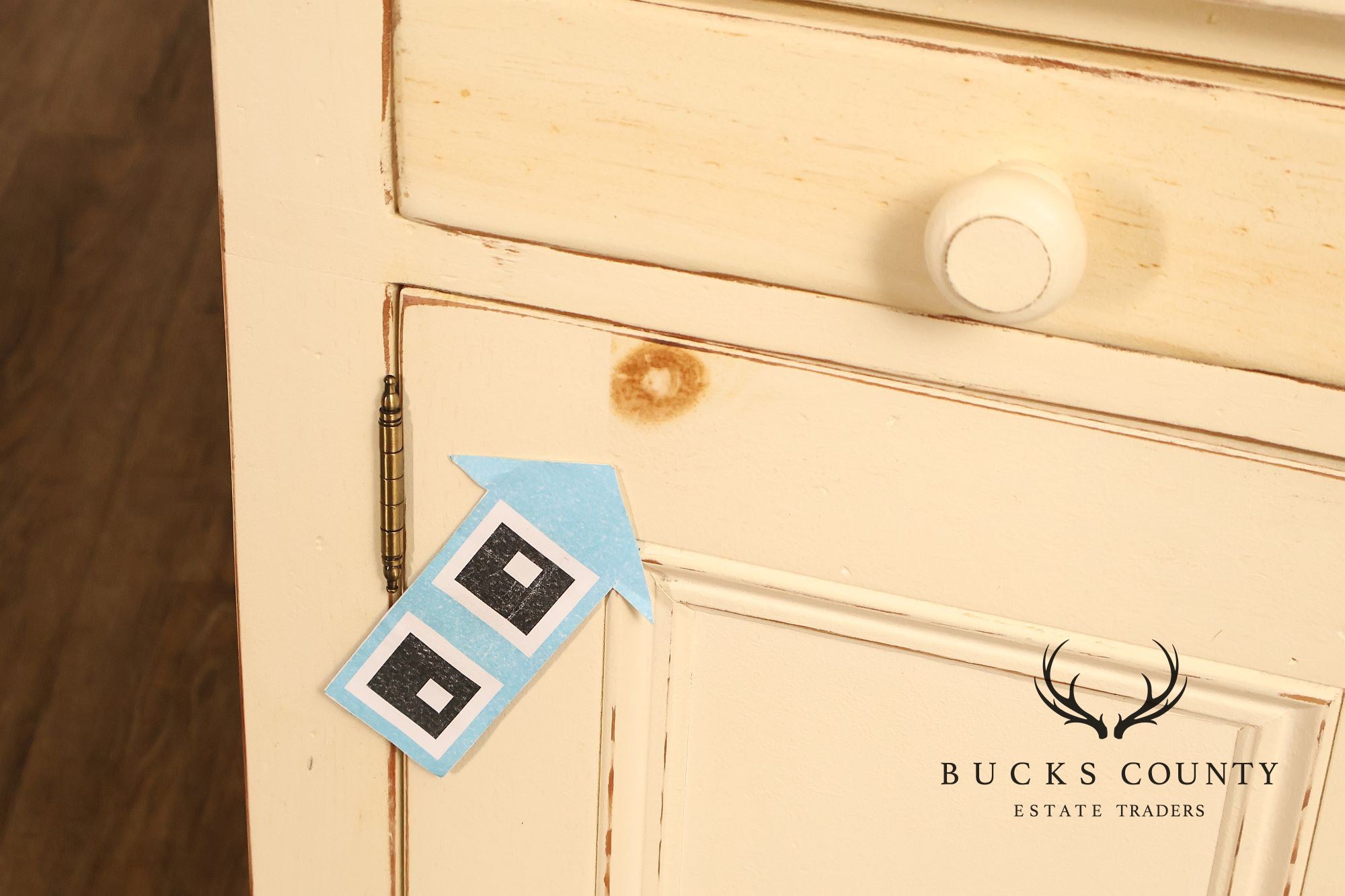 Coastal Style Pair of Painted Bedside Cabinets