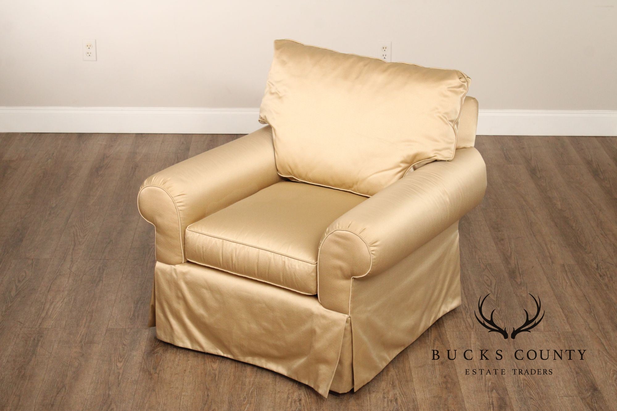 Alexandria Classic Rolled Arm Lounge Chair