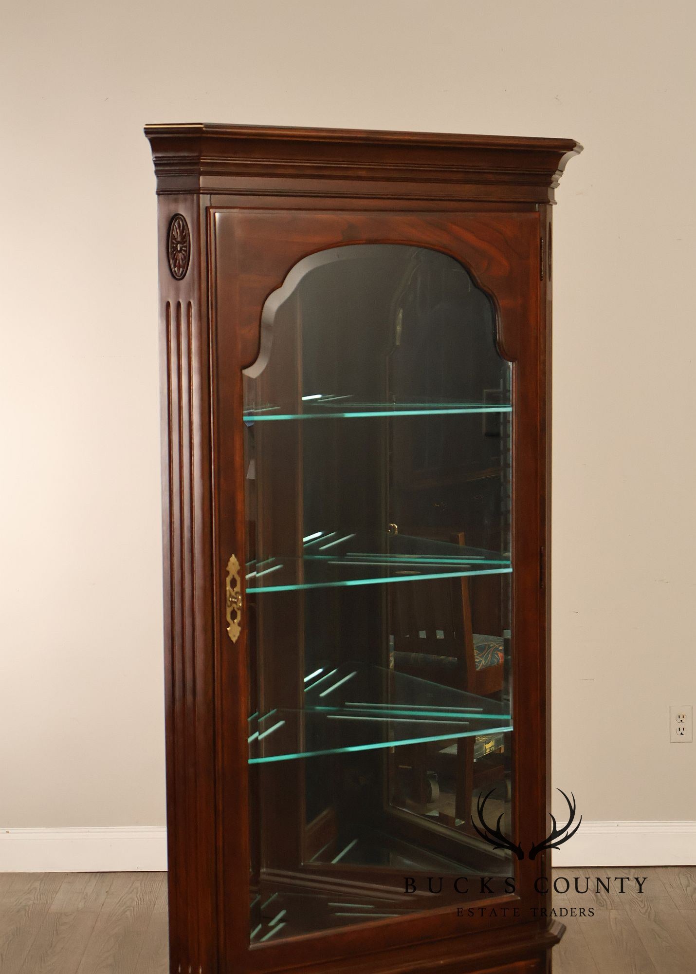 Ethan Allen Georgian Court Collection Corner Curio Display Cabinet