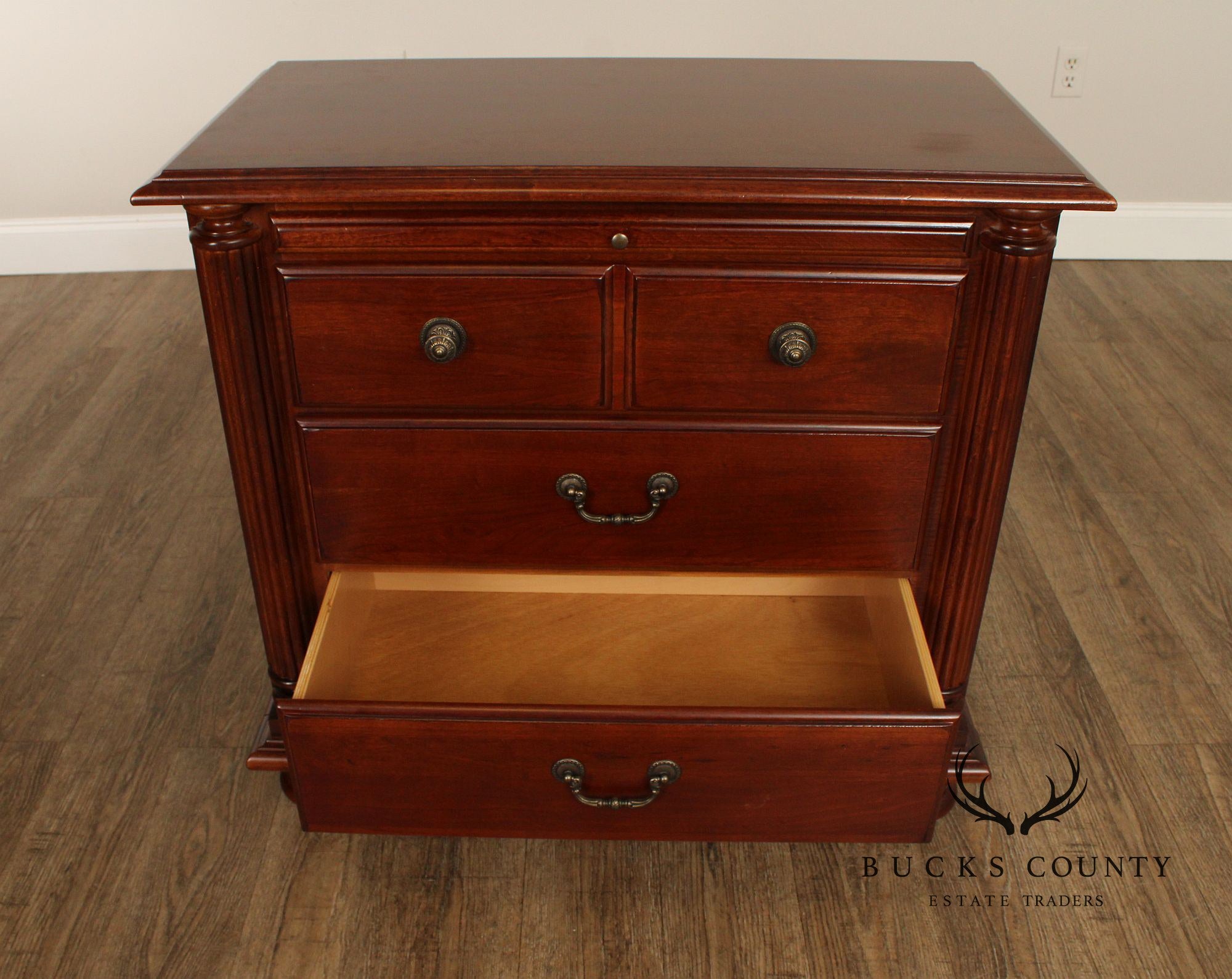 Hooker Furniture Traditional Bachelor's Chest Nightstand