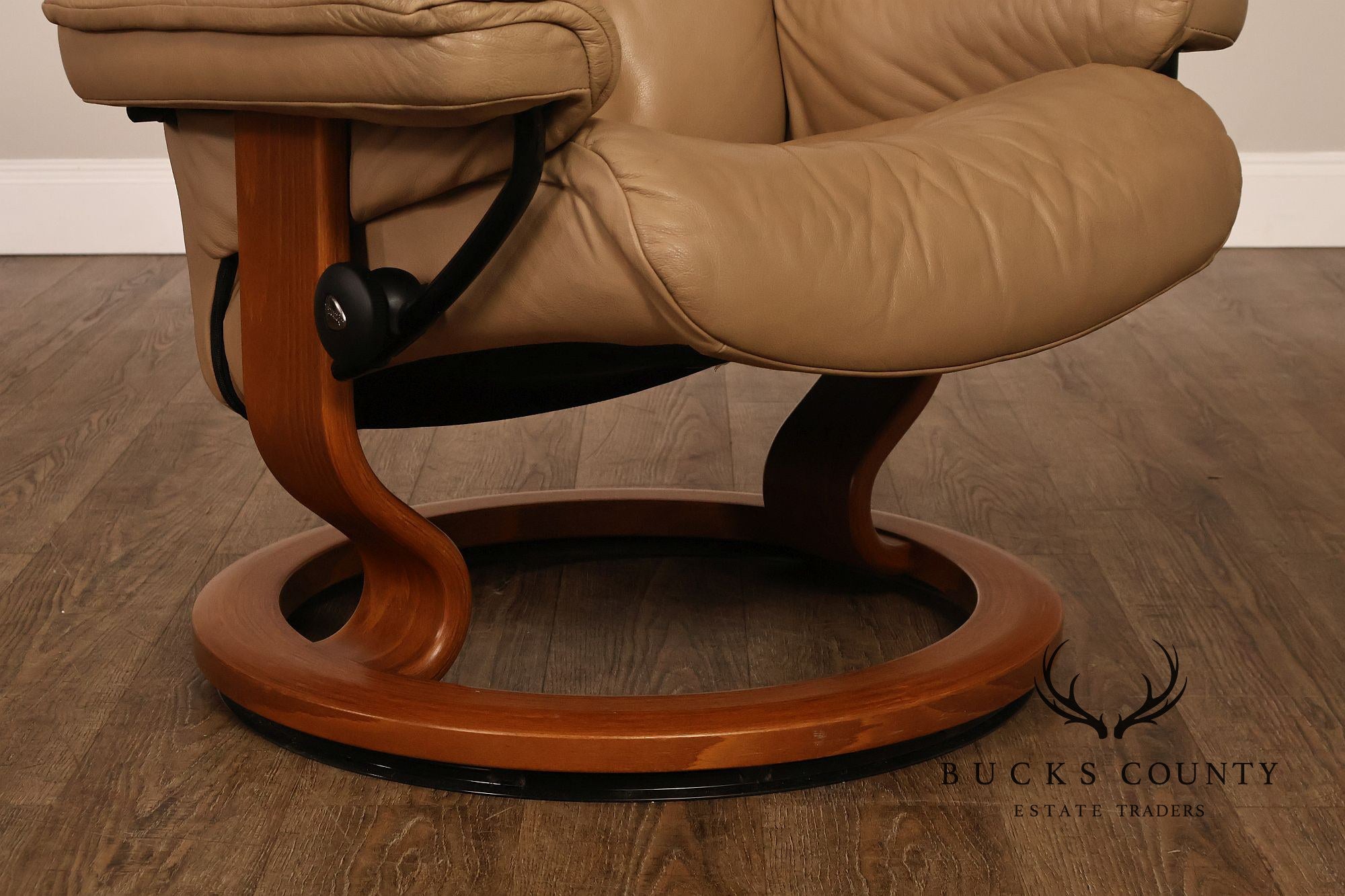 Ekornes Stressless Modern Leather Recliner And Ottoman