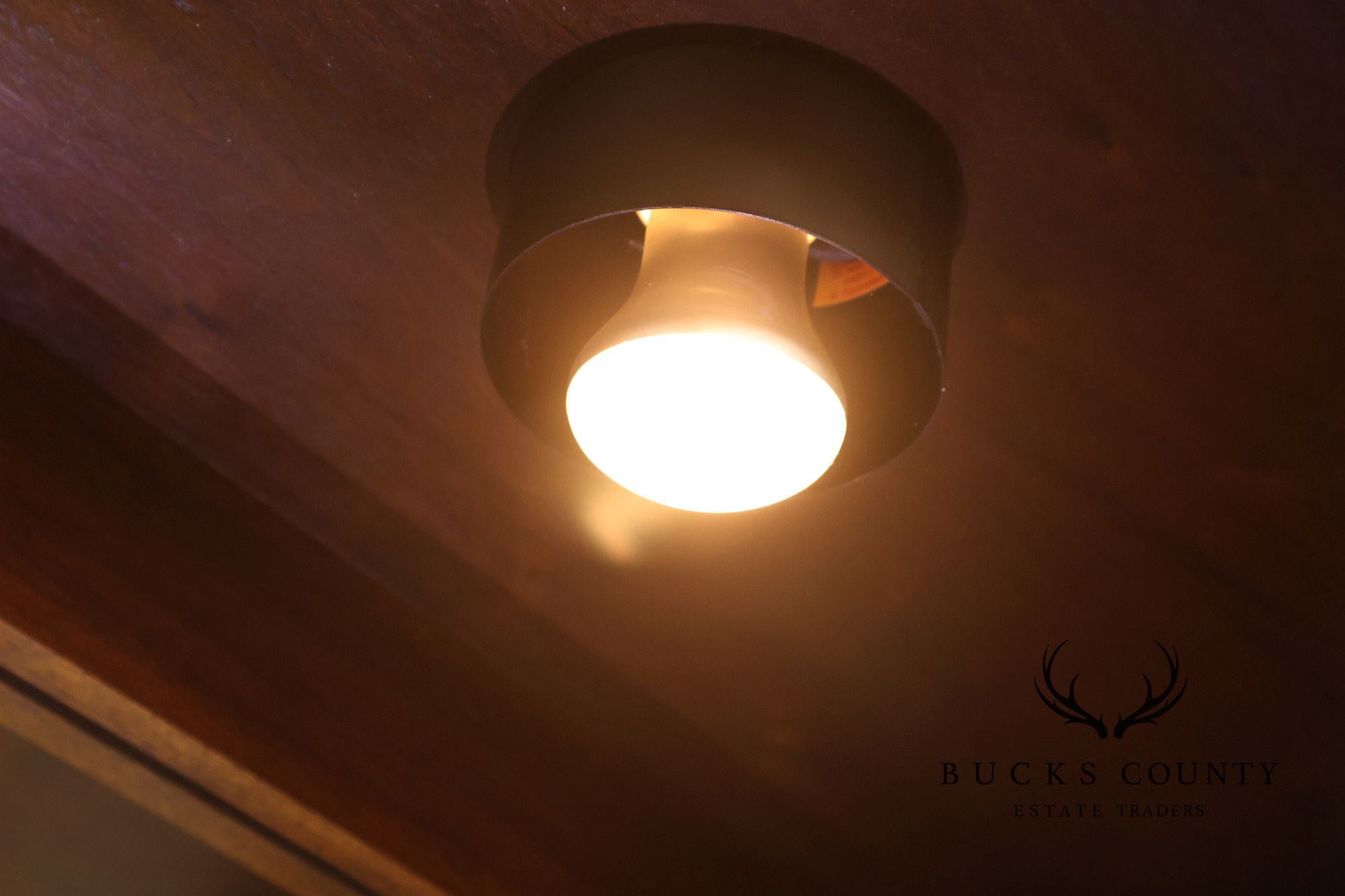 Hollywood Regency Asian Influenced Pair Of Lighted Curio Display Cabinets