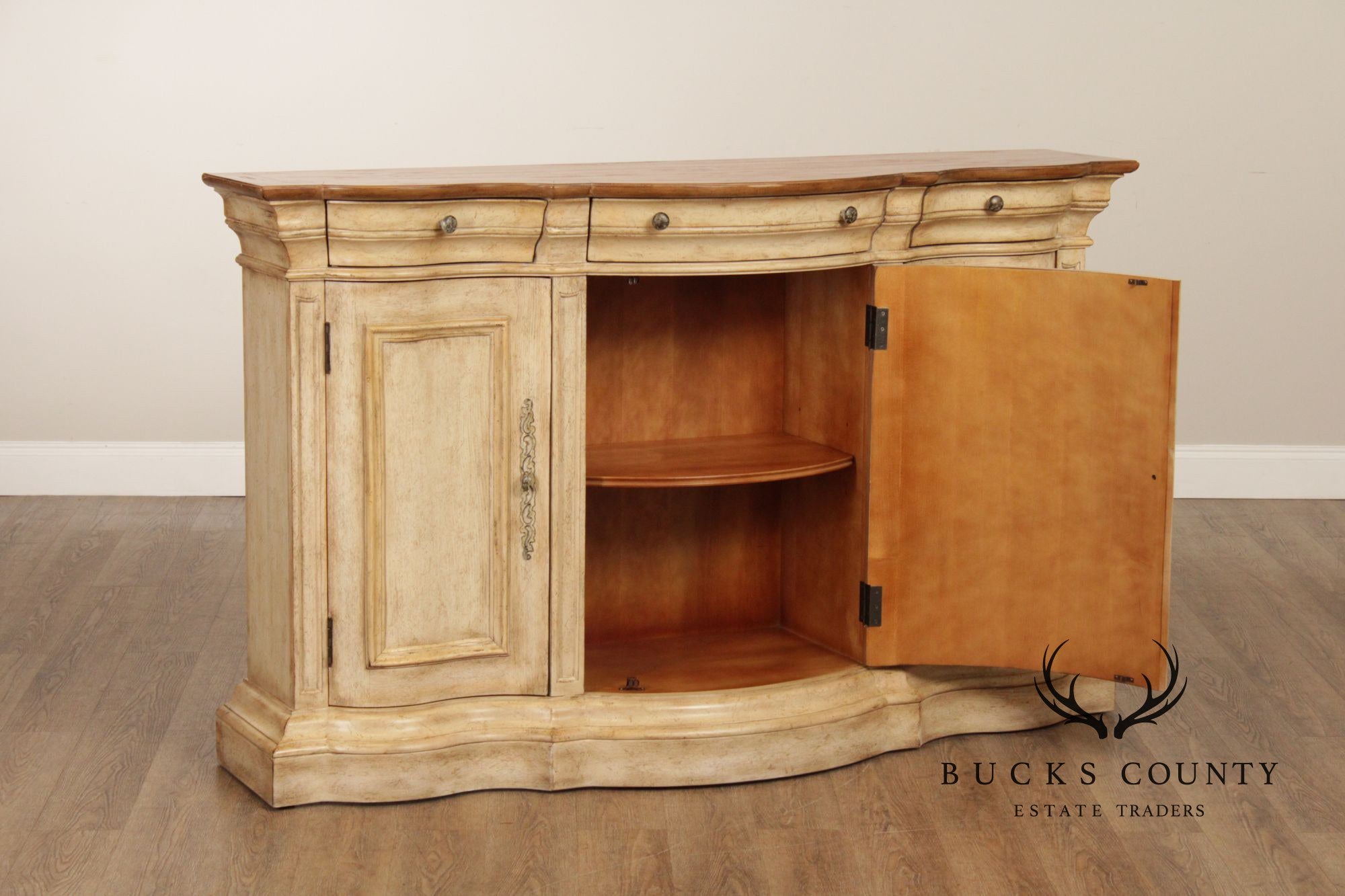 Hooker Furniture Grandover 3 Door Shaped Credenza Sideboard