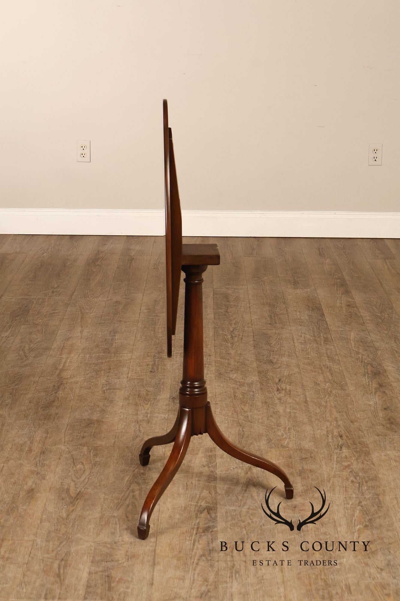 Kittinger Colonial Williamsburg Mahogany Oval Tilt Top Table