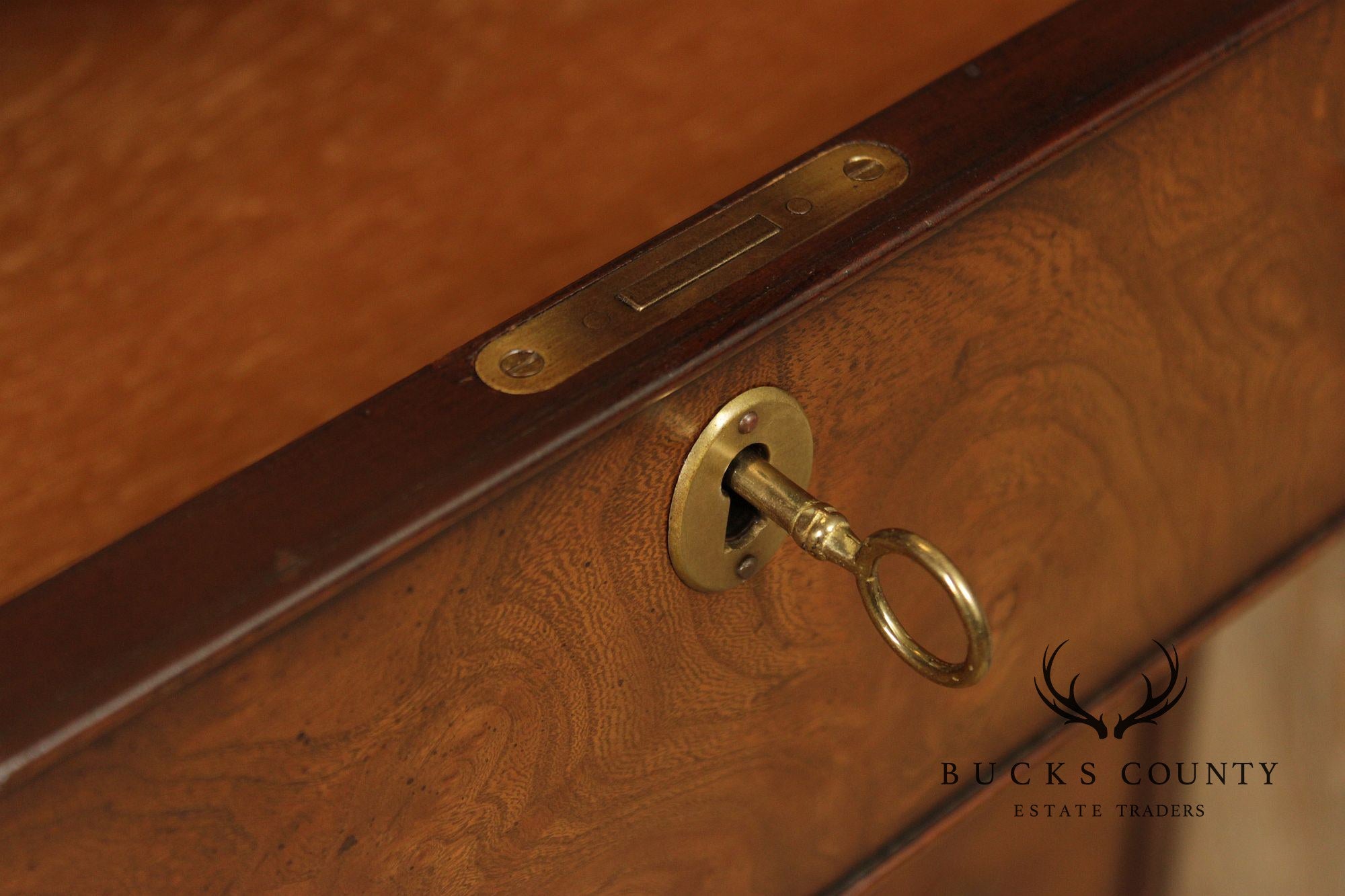 Kittinger Georgian Style Pair of Mahogany Three-Drawer Chests Nightstands