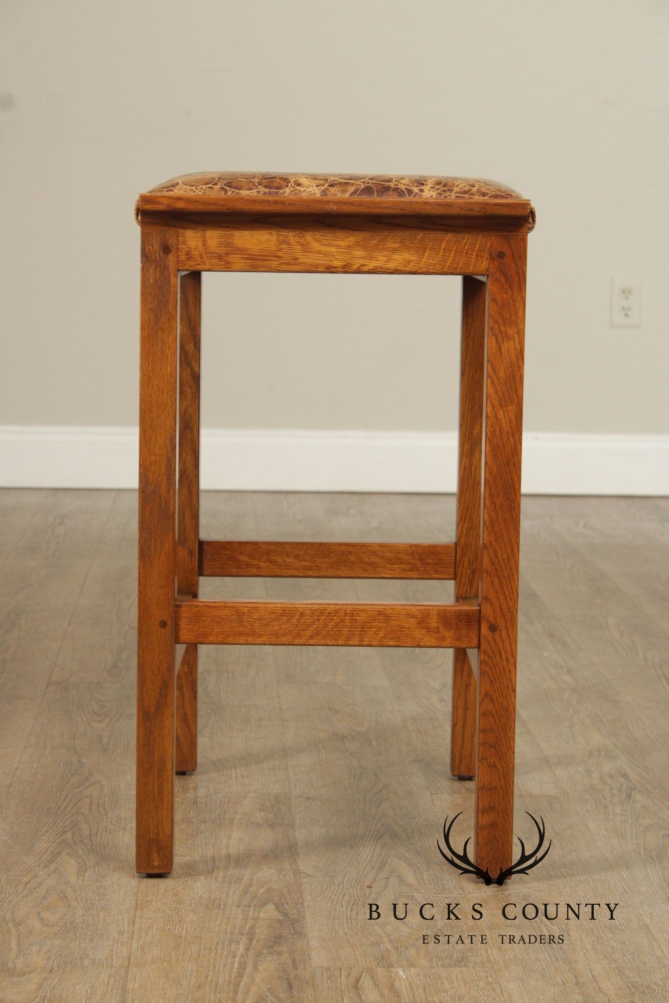 Stickley Mission Collection Set Of Three Oak And LKeather Casual Dining Counter Stools