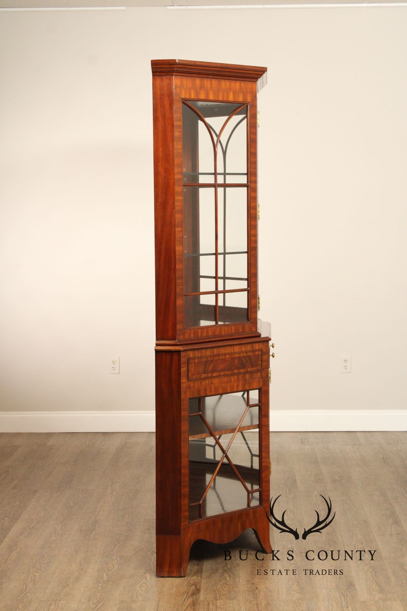 MAITLAND SMITH  REGENCY STYLE MAHOGANY CHINA DISPLAY CABINET