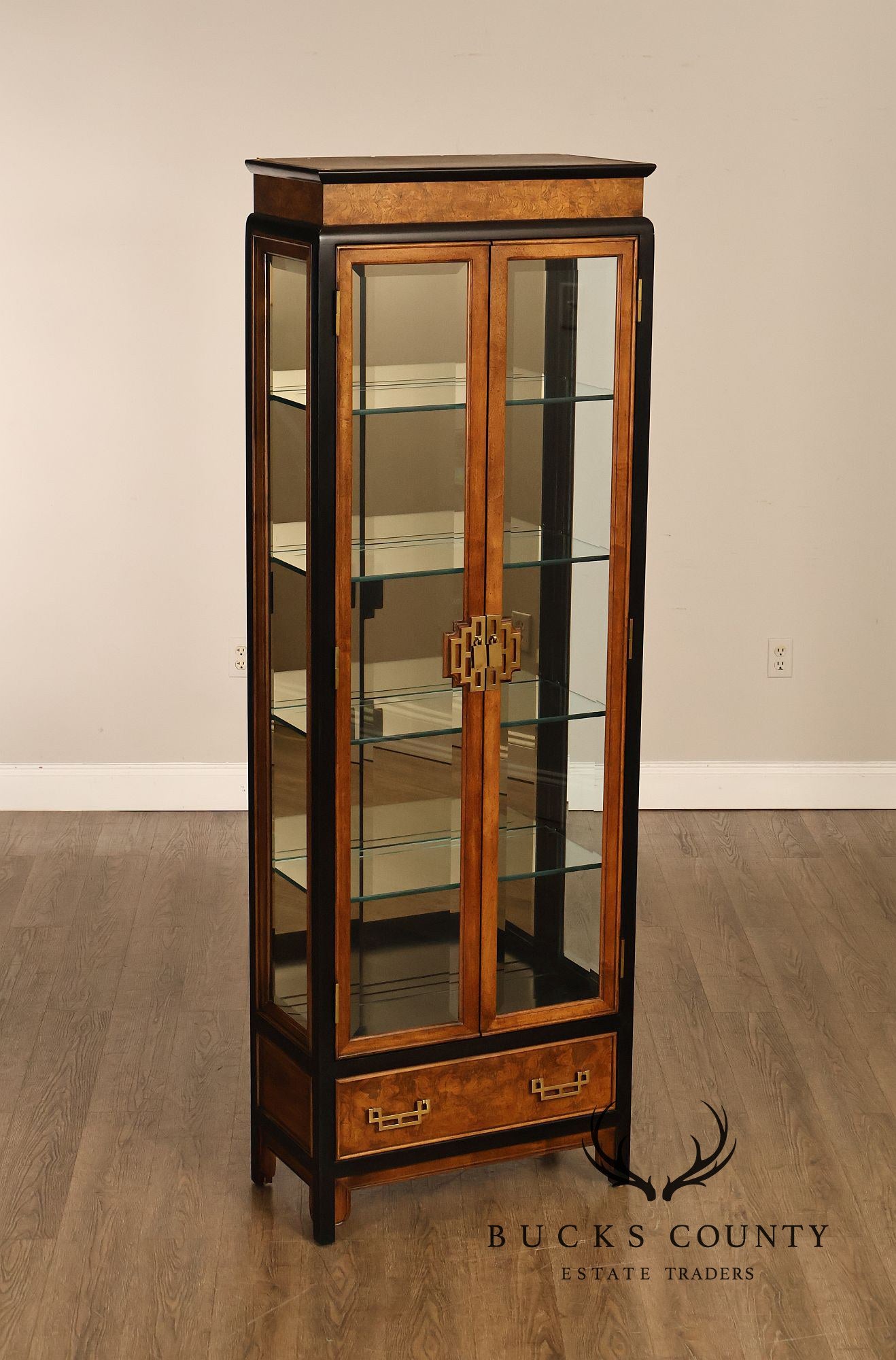 Century Furniture Raymond Sobota Asian Inspired Chin Hua Lighted Glass Curio Cabinet