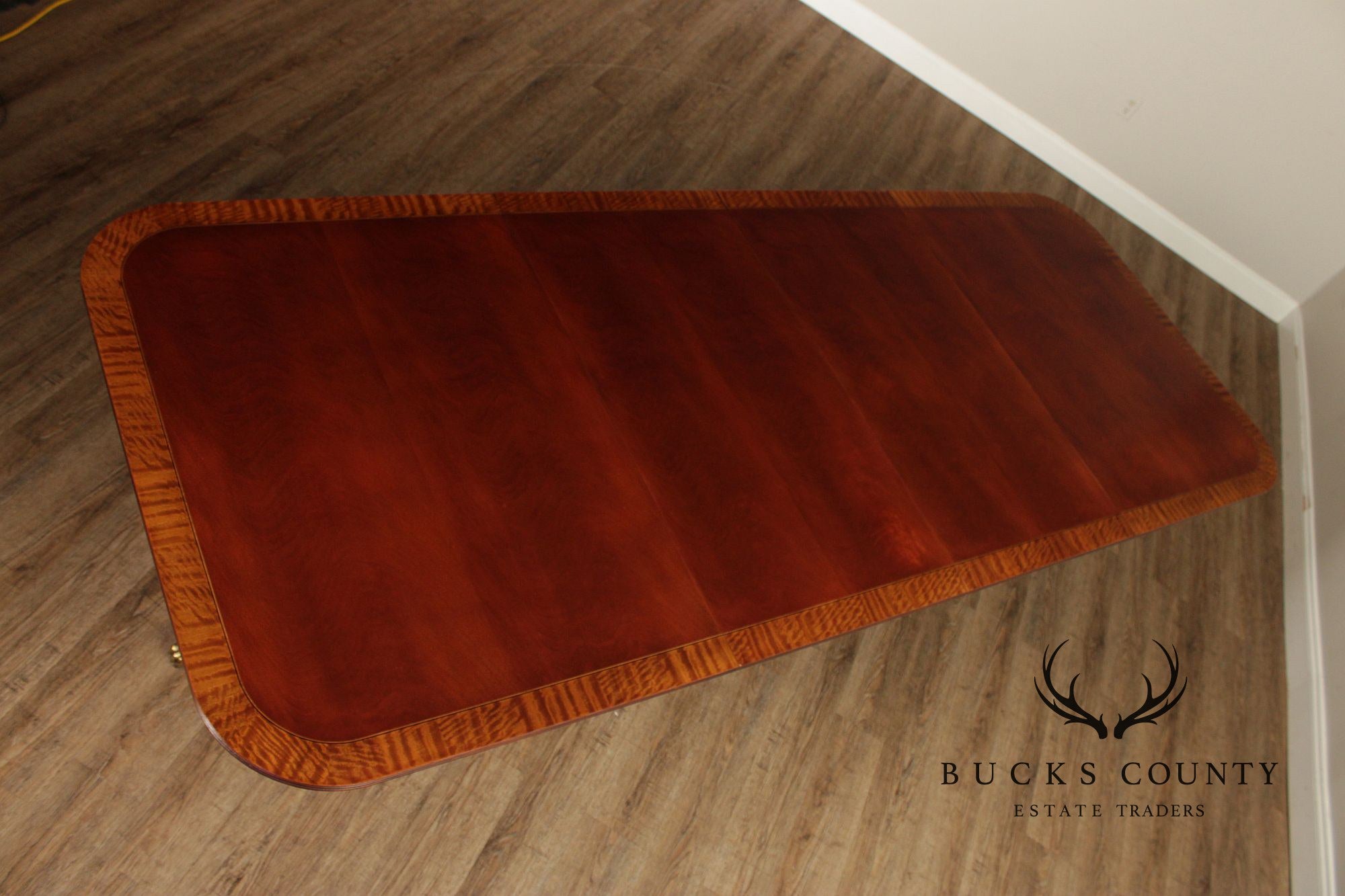 Henredon Georgian Style Double Pedestal Banded Mahogany Dining Table