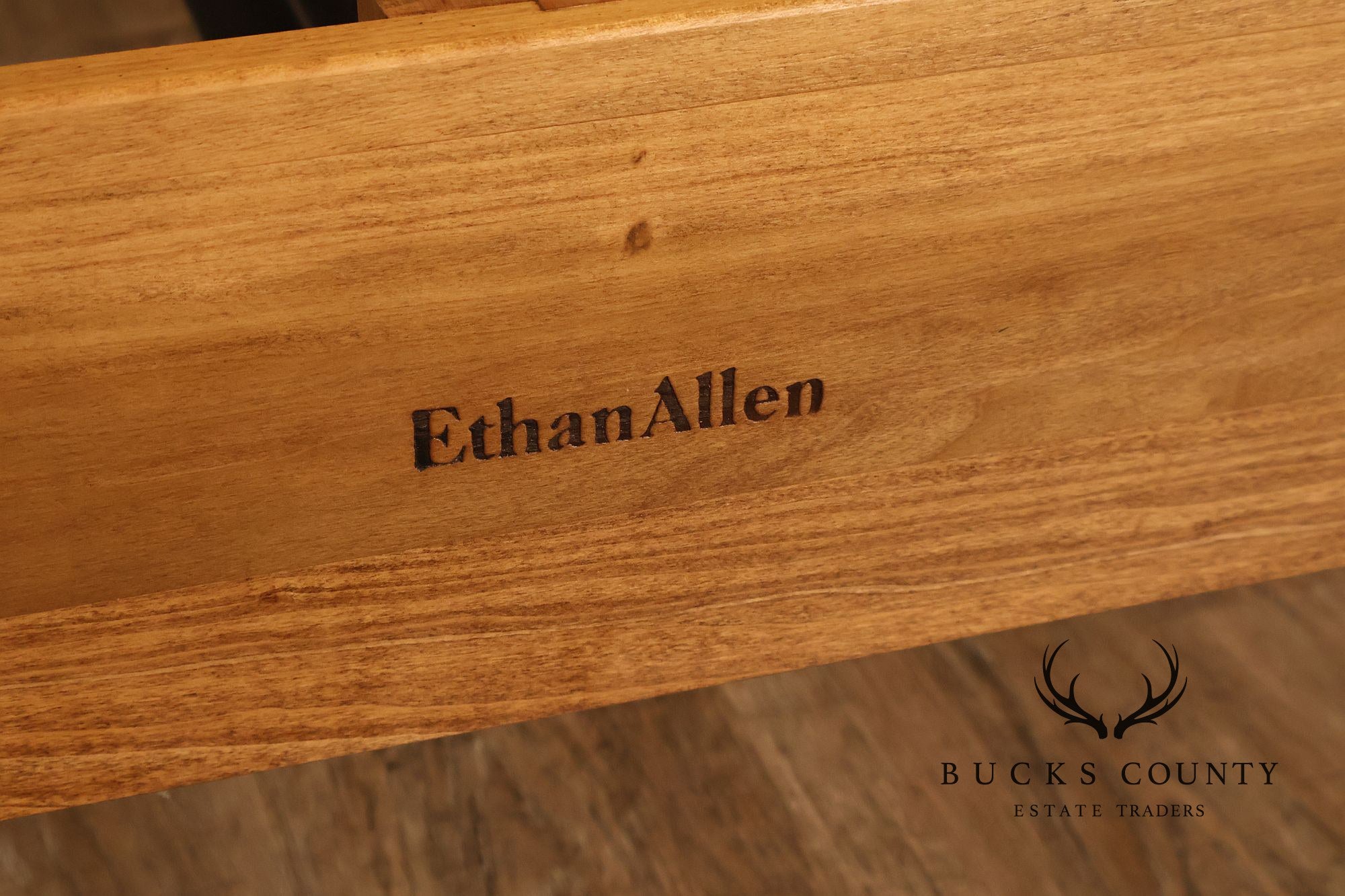 Ethan Allen Country Crossings Collection King Size Windsor Bed