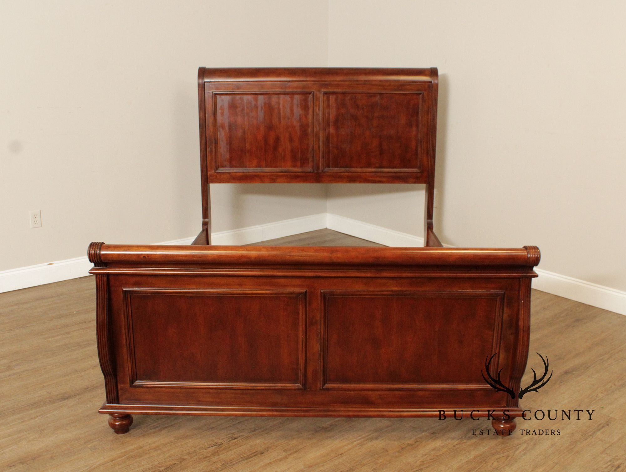 Hooker Furniture Traditional Queen Size Sleigh Bed