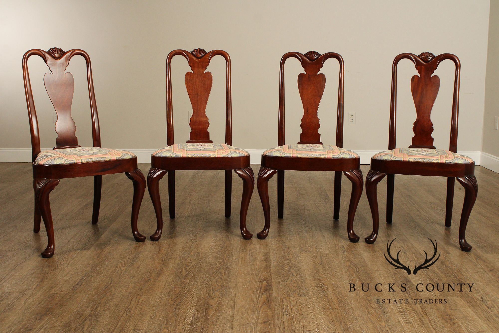 QUEEN ANNE STYLE SET OF FOUR CUSTOM MAHOGANY DINING CHAIRS