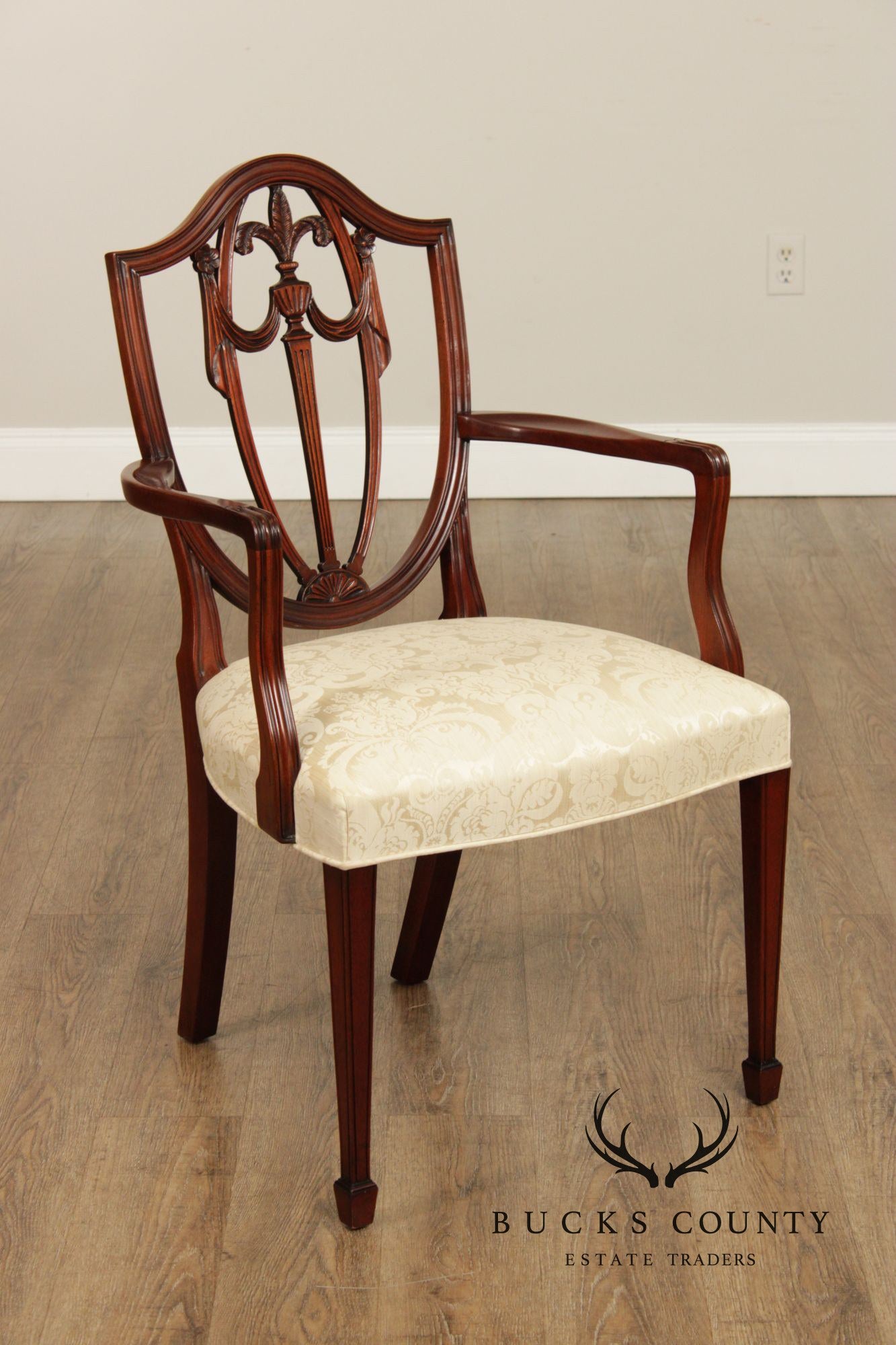 Kindel Hepplewhite Style Set of Eight Mahogany Dining Chairs