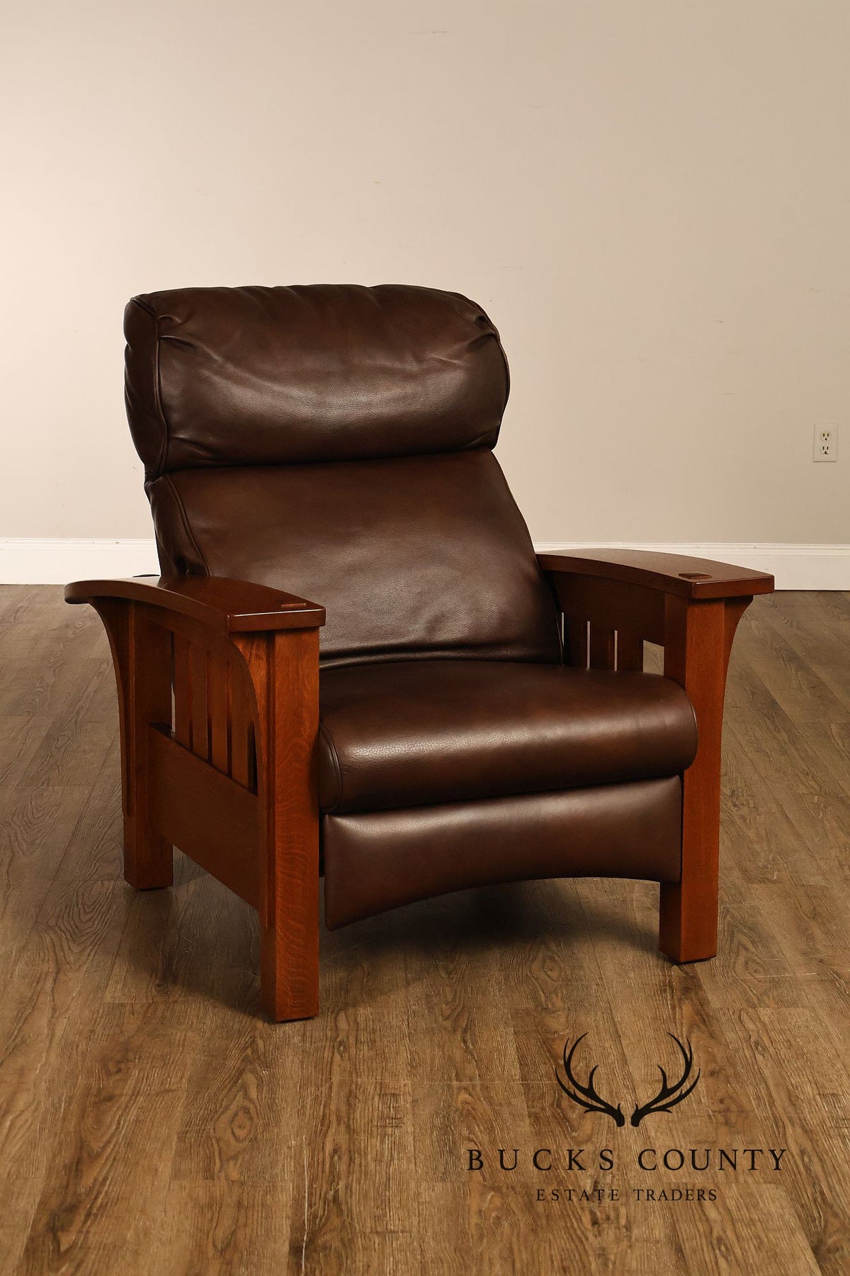 Stickley Mission Collection Pair of Bustle Back Bow Arm Morris Recliners