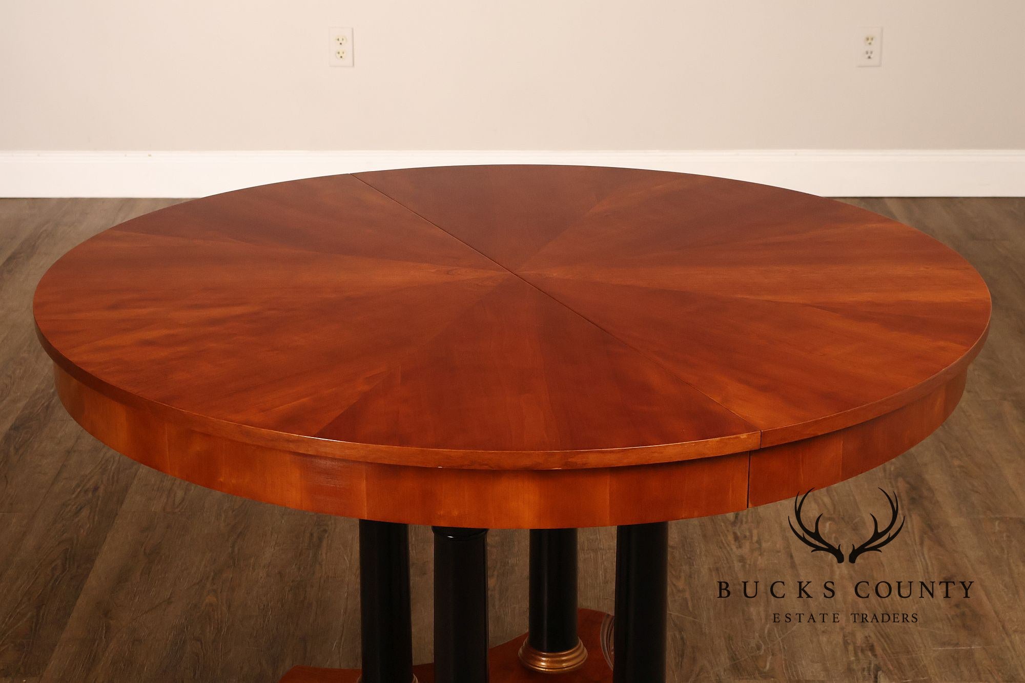 Ethan Allen 'Medallion' Cherry Round Pedestal Dining Table