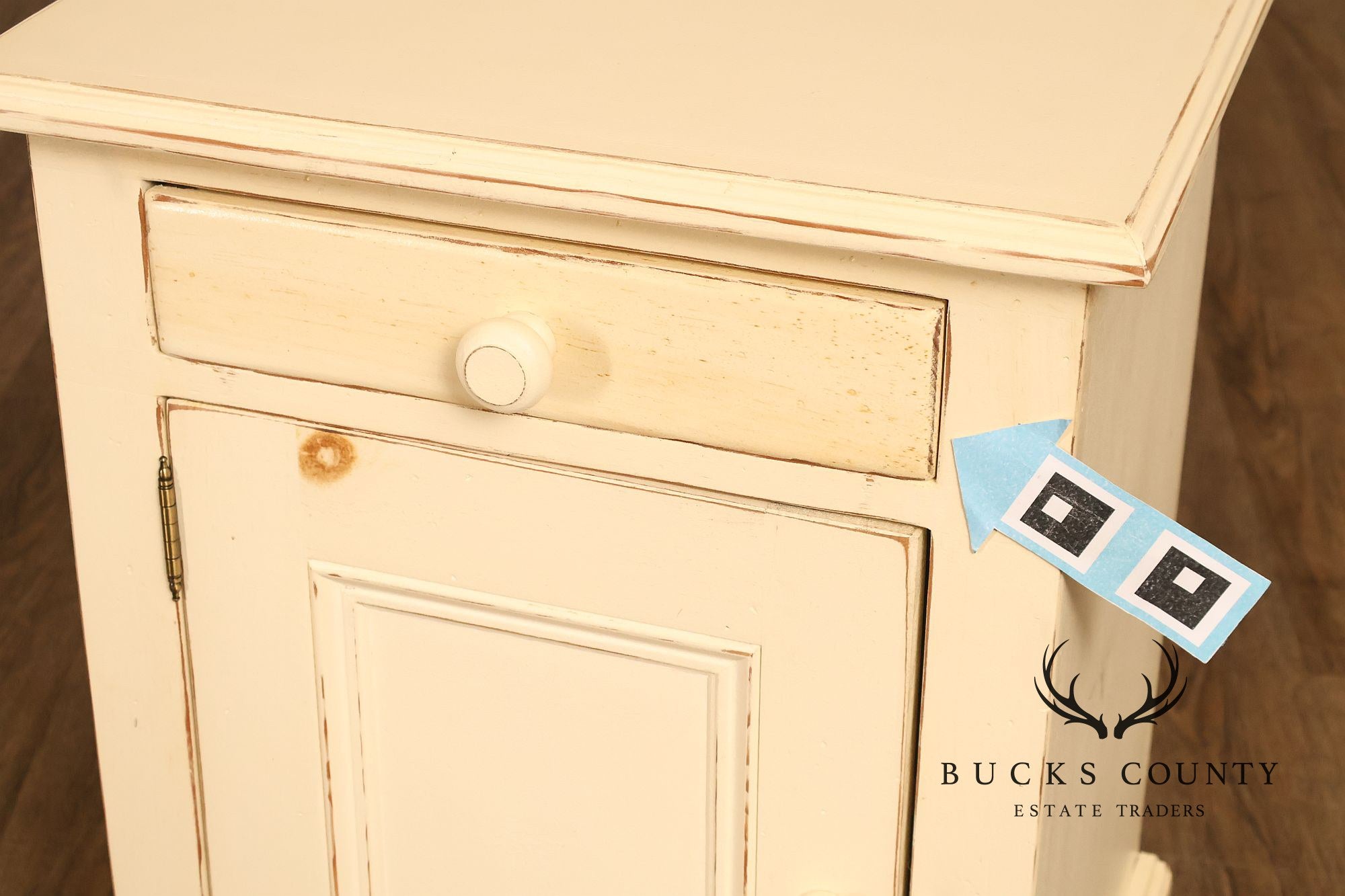 Coastal Style Pair of Painted Bedside Cabinets