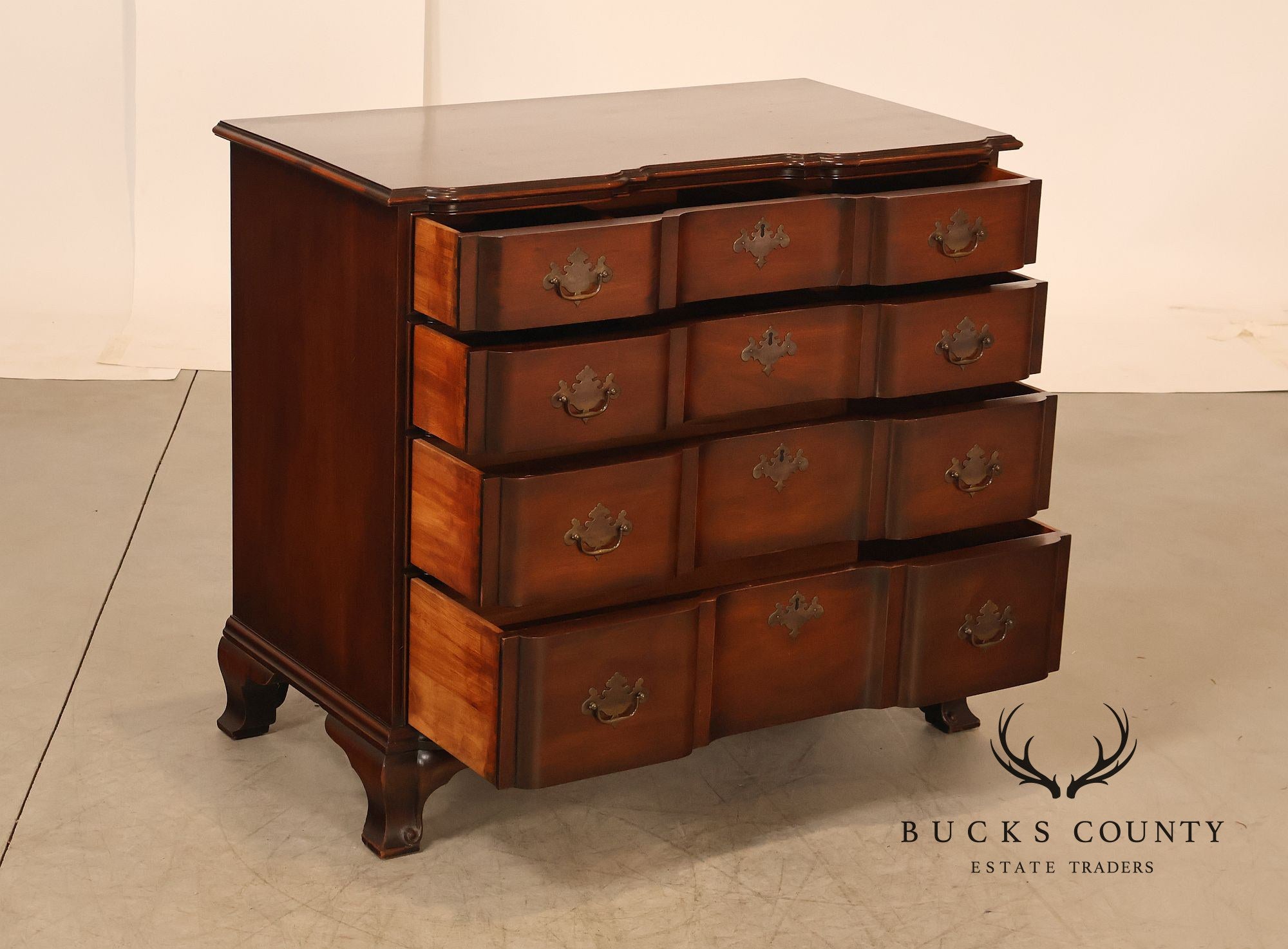 Kindel Chippendale Style Vintage Mahogany Block Front Chest Of Drawers