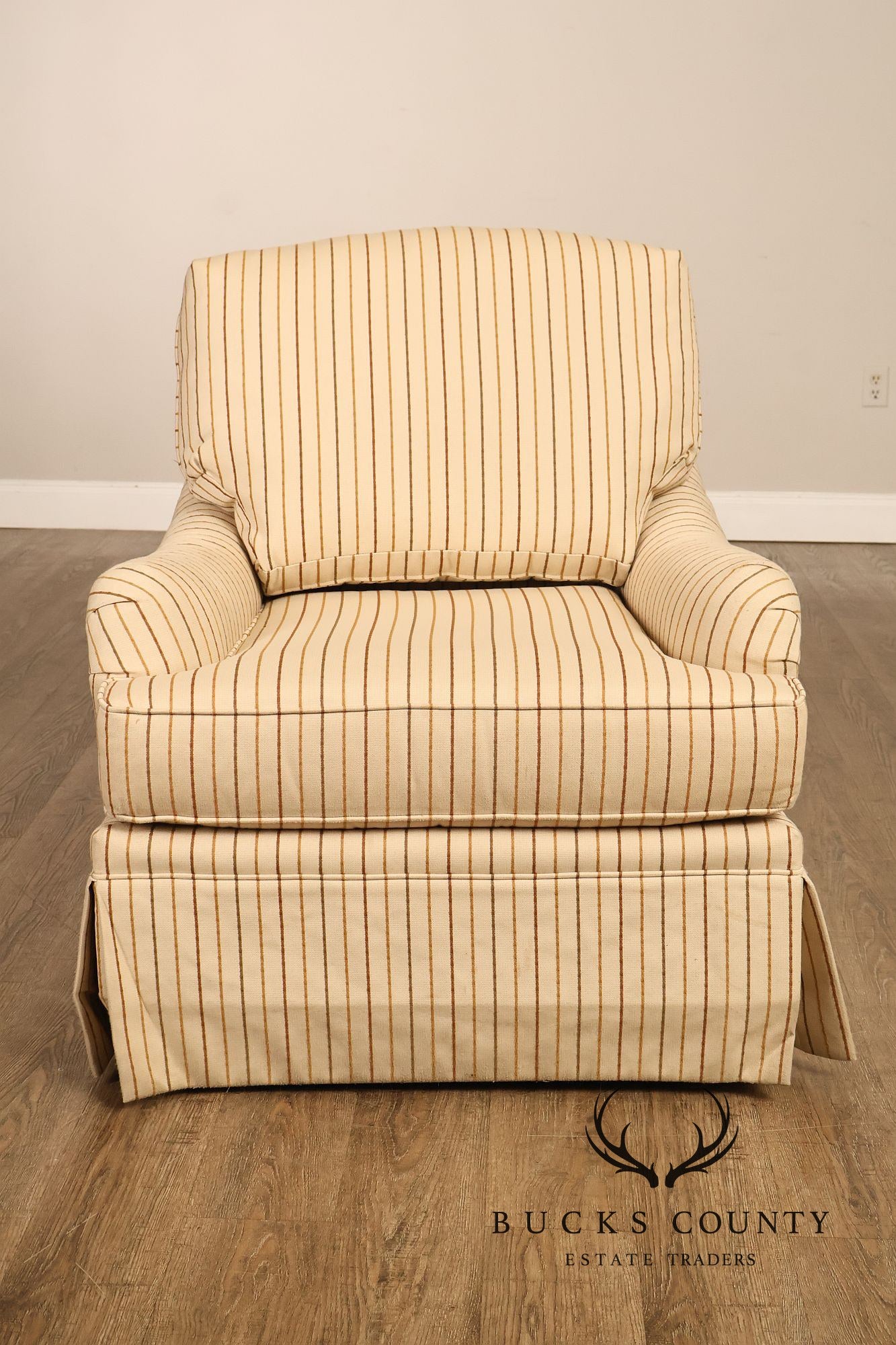 Harden Traditional Pair of Swivel Club Chairs