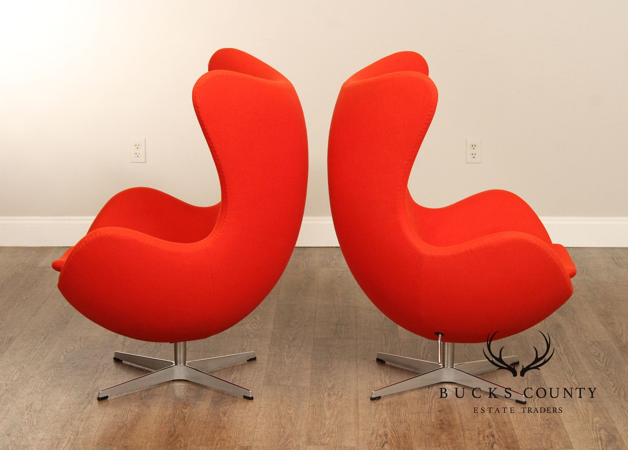 Arne Jacobsen for Fritz Hansen Pair of 'Egg Chairs'