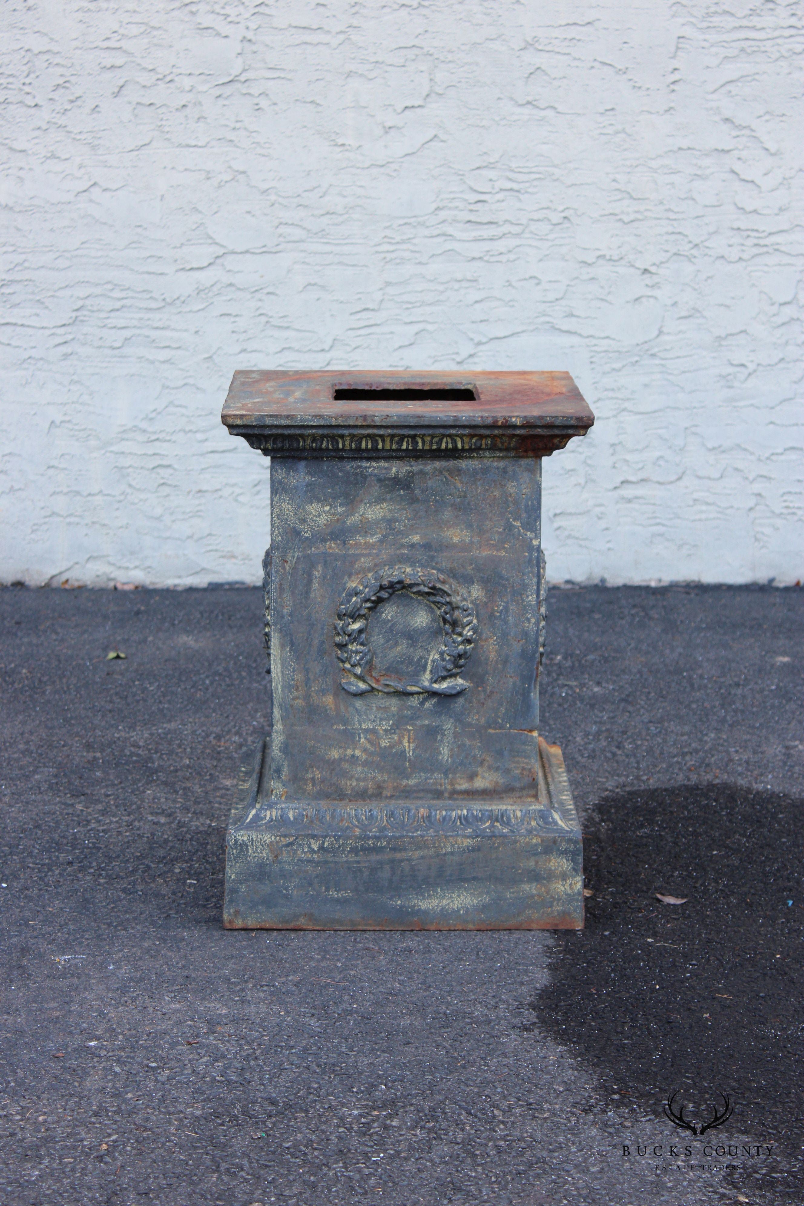 VINTAGE CLASSICAL STYLE PAIR CAST IRON GARDEN PEDESTALS