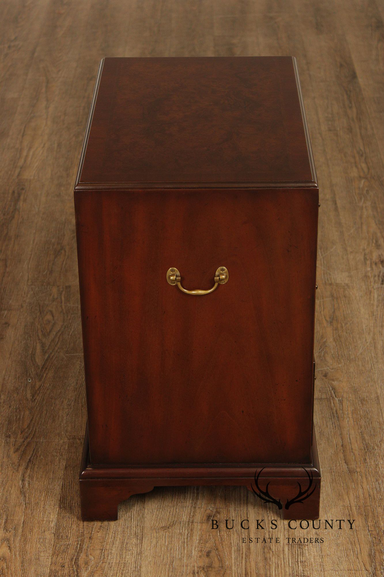 Kittinger Georgian Style Pair of Mahogany Three-Drawer Chests Nightstands